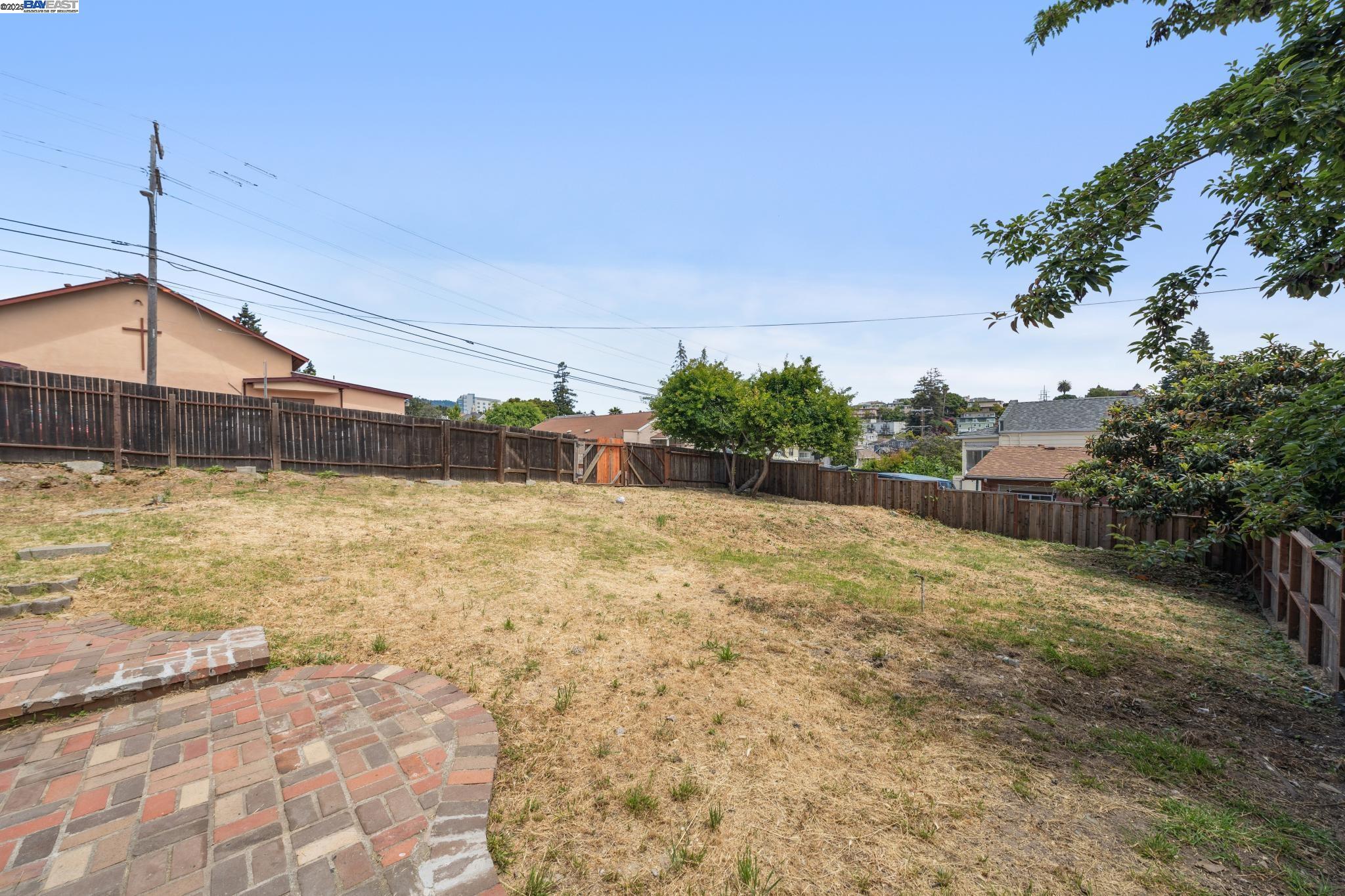 Detail Gallery Image 37 of 43 For 2340 13th Ave, Oakland,  CA 94606 - 2 Beds | 2 Baths