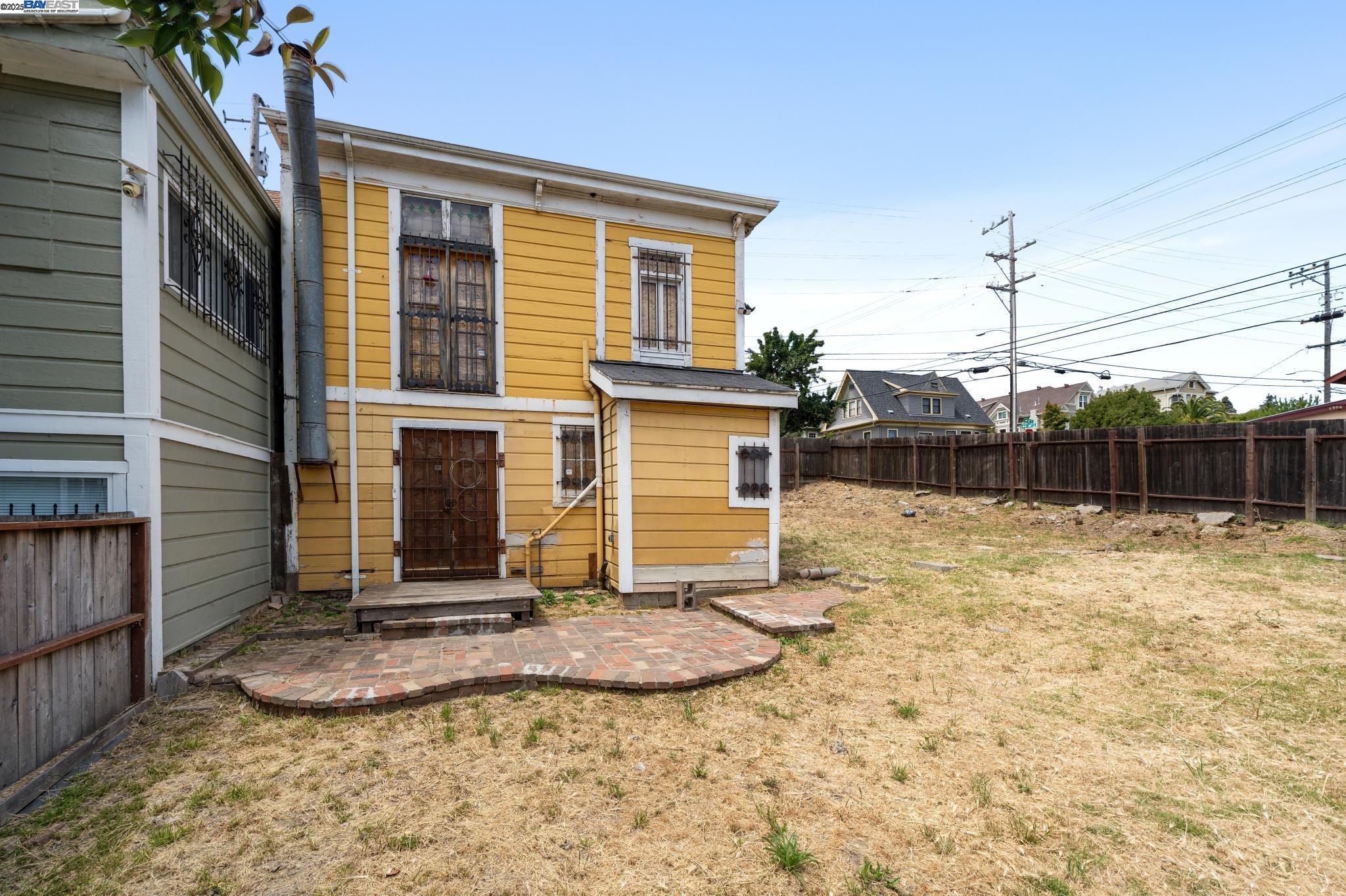 Detail Gallery Image 38 of 43 For 2340 13th Ave, Oakland,  CA 94606 - 2 Beds | 2 Baths