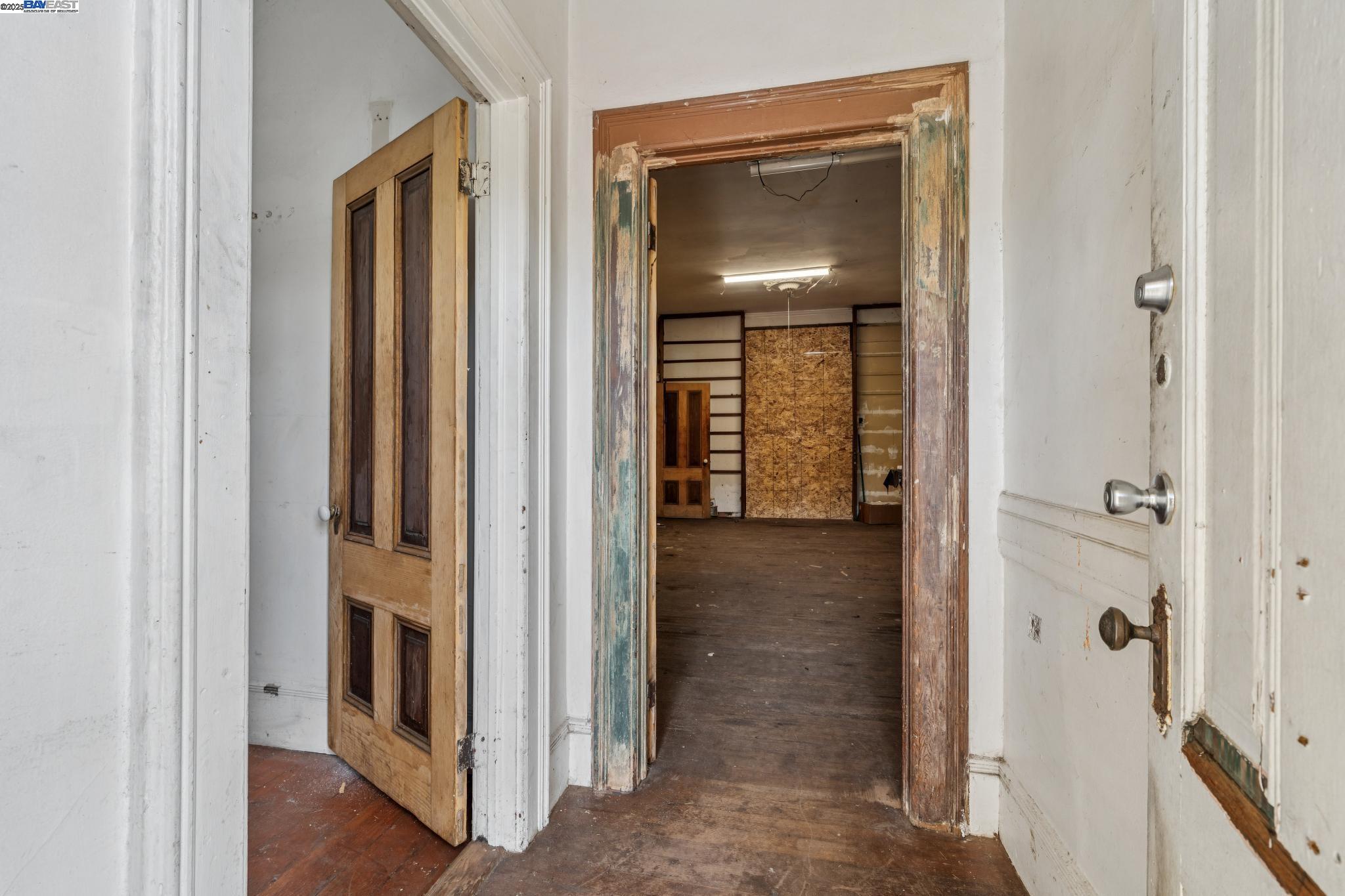 Detail Gallery Image 5 of 43 For 2340 13th Ave, Oakland,  CA 94606 - 2 Beds | 2 Baths