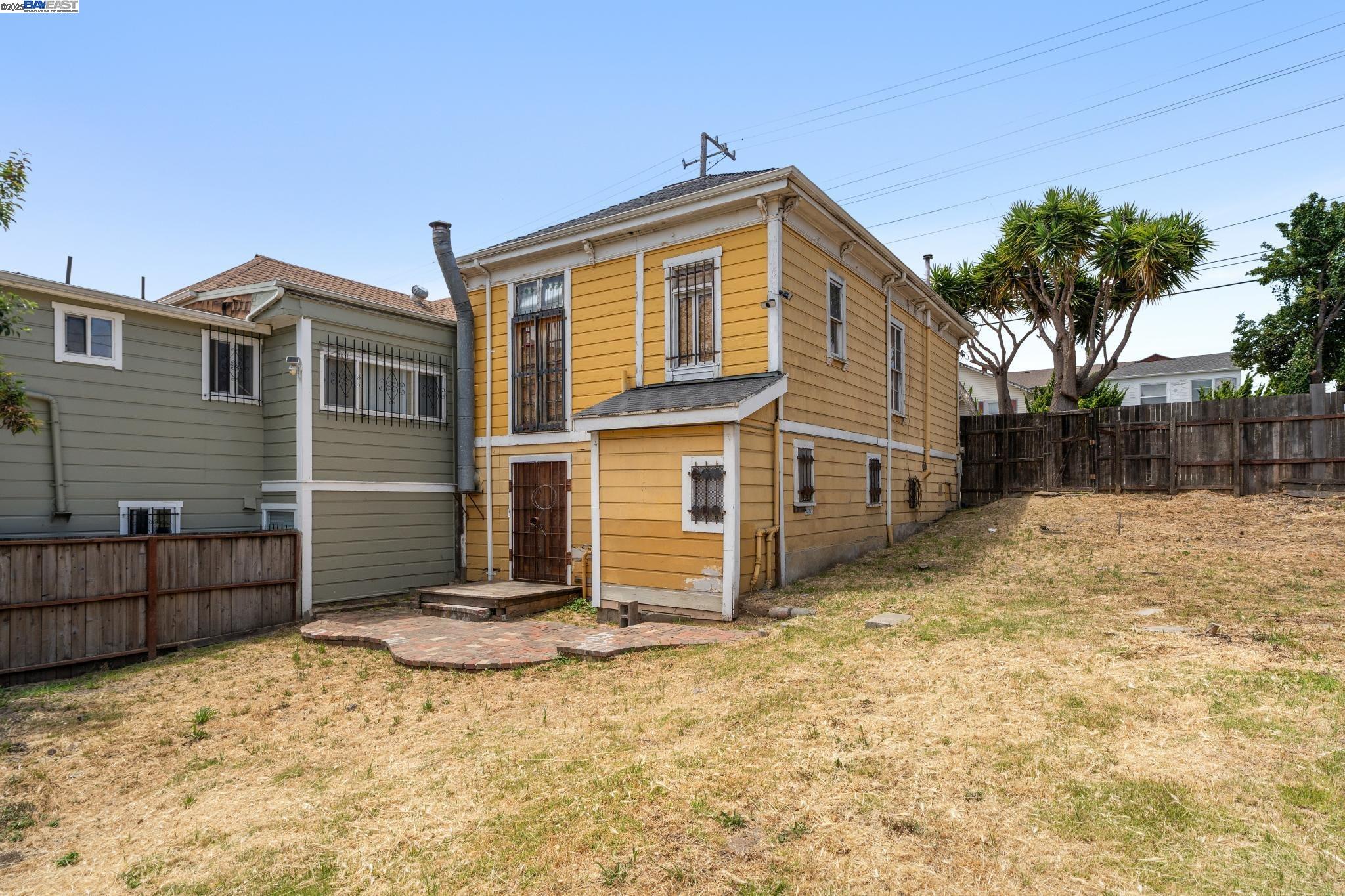 Detail Gallery Image 41 of 43 For 2340 13th Ave, Oakland,  CA 94606 - 2 Beds | 2 Baths