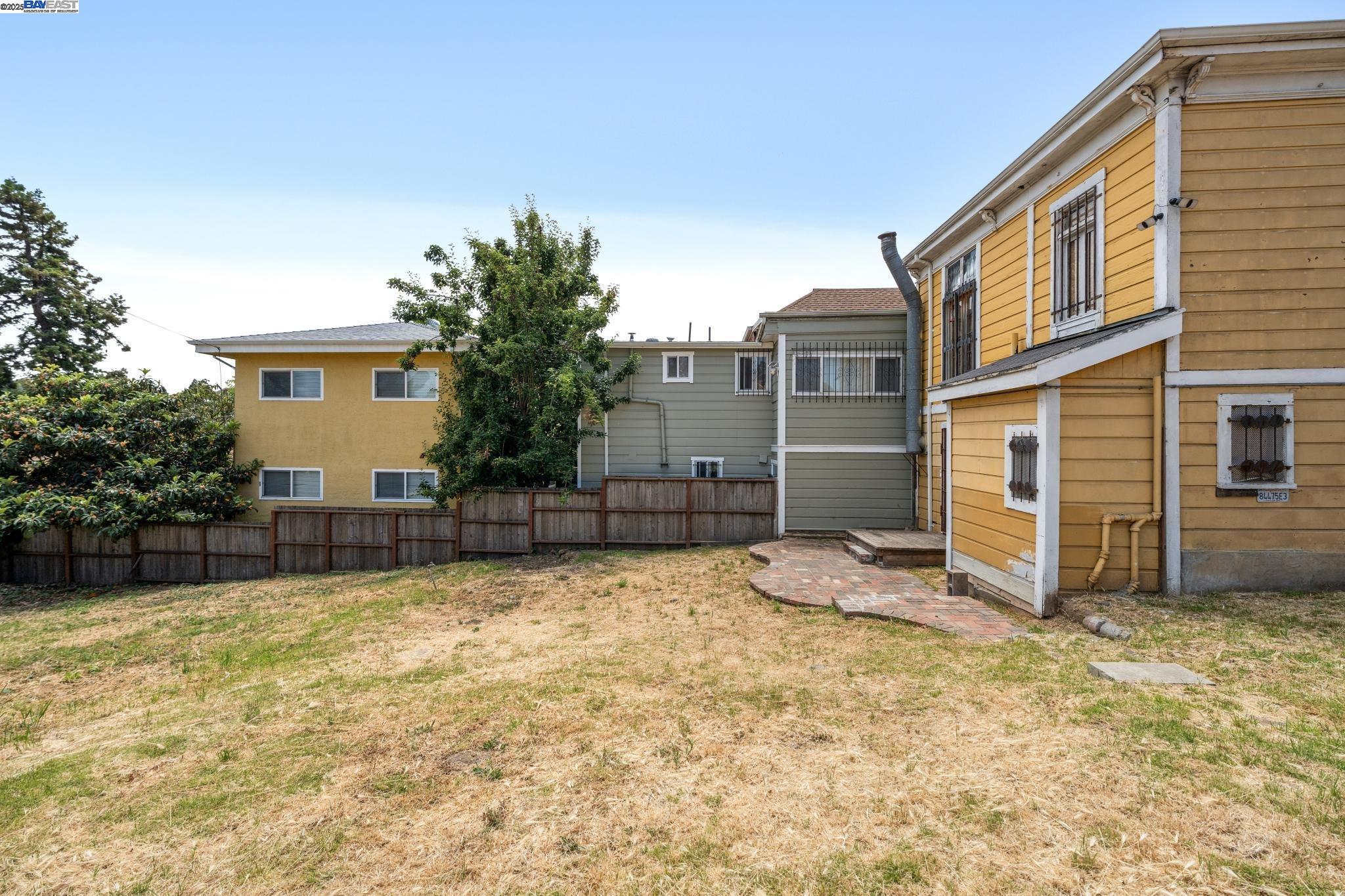 Detail Gallery Image 42 of 43 For 2340 13th Ave, Oakland,  CA 94606 - 2 Beds | 2 Baths