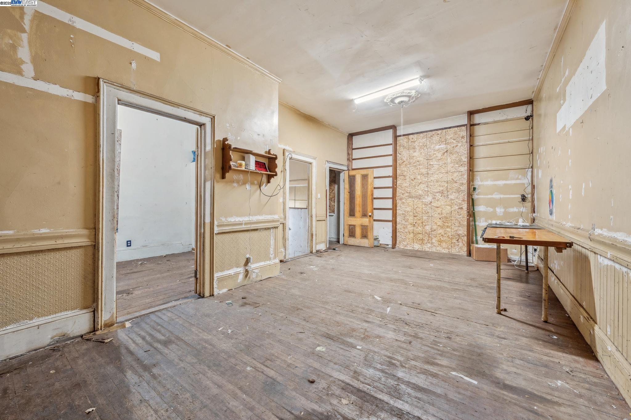 Detail Gallery Image 10 of 43 For 2340 13th Ave, Oakland,  CA 94606 - 2 Beds | 2 Baths