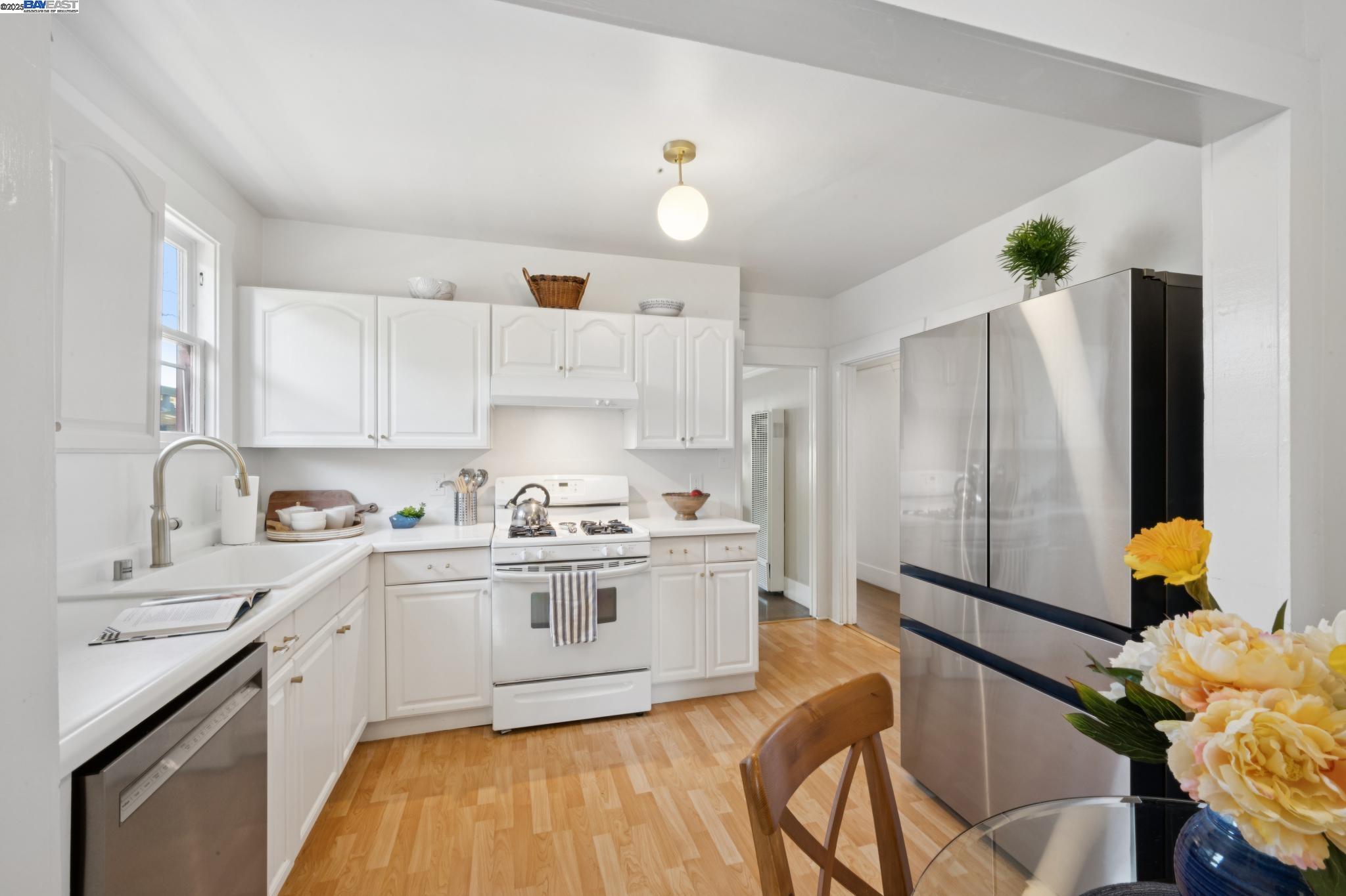Detail Gallery Image 15 of 42 For 1539 6th St, Alameda,  CA 94501 - 2 Beds | 1 Baths