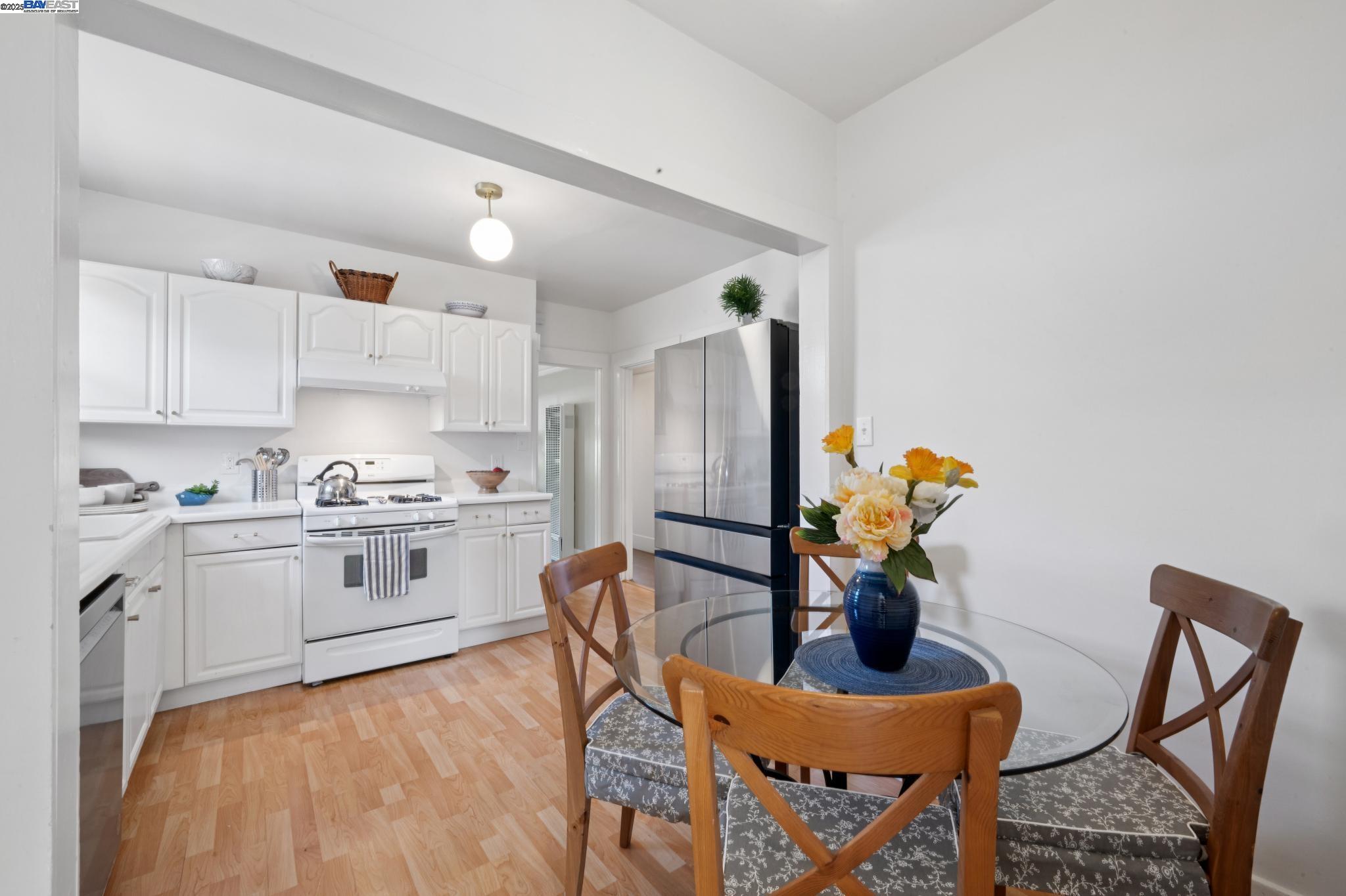 Detail Gallery Image 18 of 42 For 1539 6th St, Alameda,  CA 94501 - 2 Beds | 1 Baths