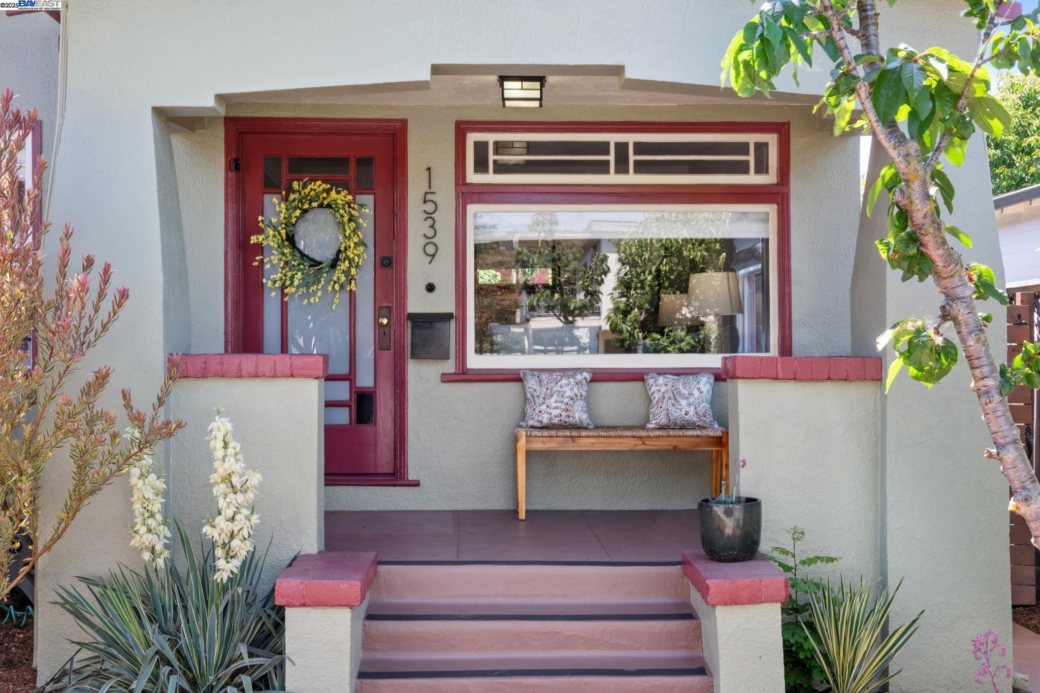 Detail Gallery Image 3 of 42 For 1539 6th St, Alameda,  CA 94501 - 2 Beds | 1 Baths