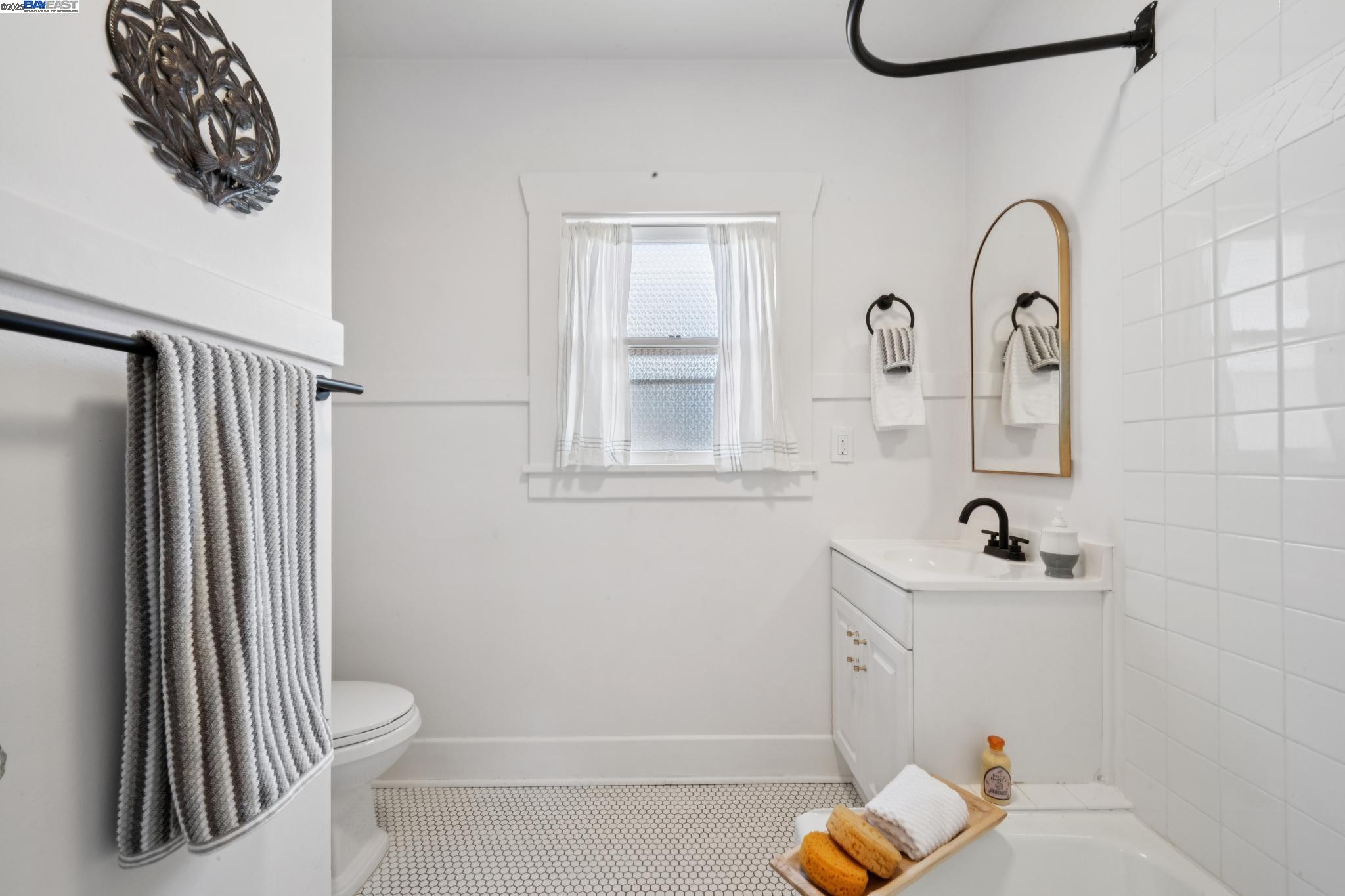 Detail Gallery Image 27 of 42 For 1539 6th St, Alameda,  CA 94501 - 2 Beds | 1 Baths