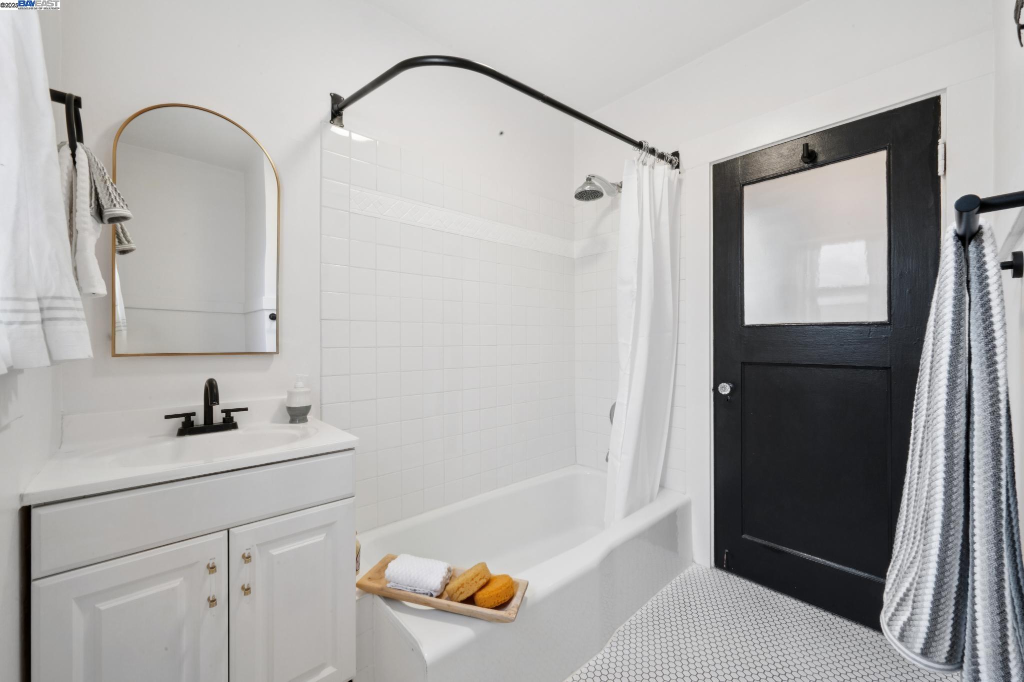 Detail Gallery Image 28 of 42 For 1539 6th St, Alameda,  CA 94501 - 2 Beds | 1 Baths