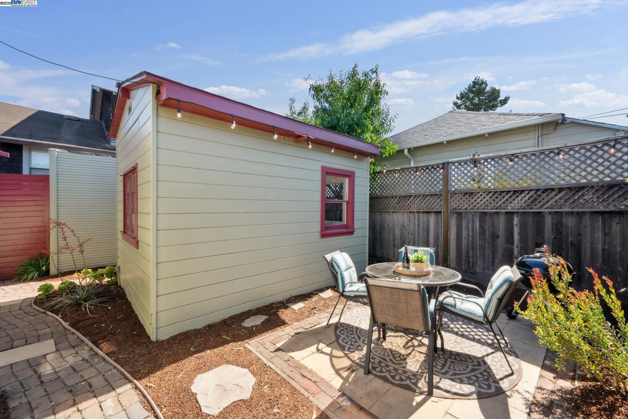 Detail Gallery Image 32 of 42 For 1539 6th St, Alameda,  CA 94501 - 2 Beds | 1 Baths
