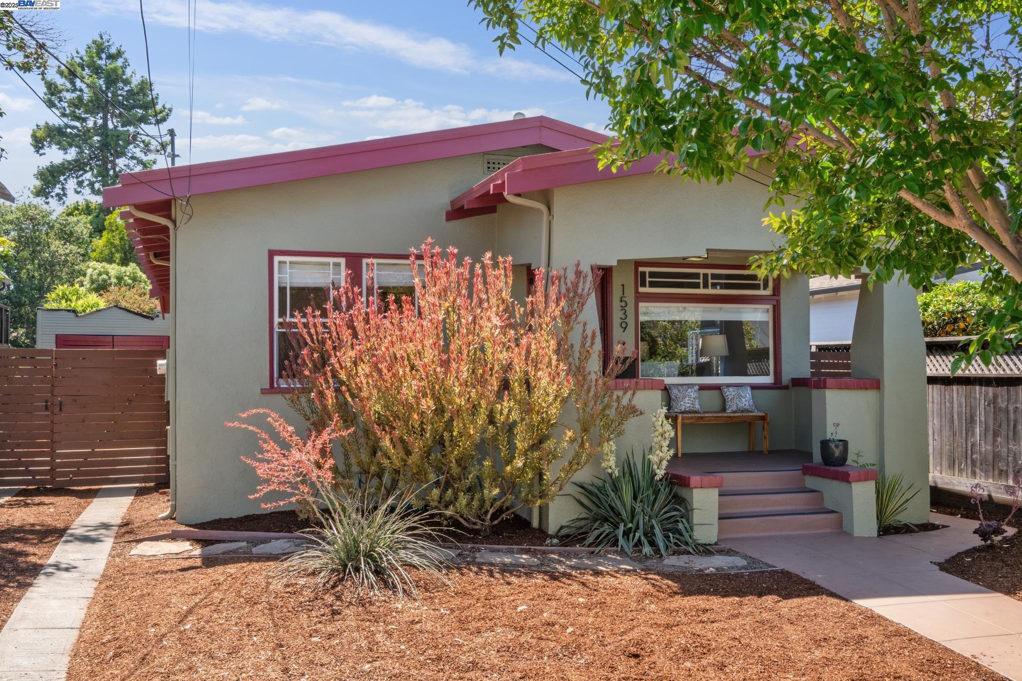 Detail Gallery Image 39 of 42 For 1539 6th St, Alameda,  CA 94501 - 2 Beds | 1 Baths
