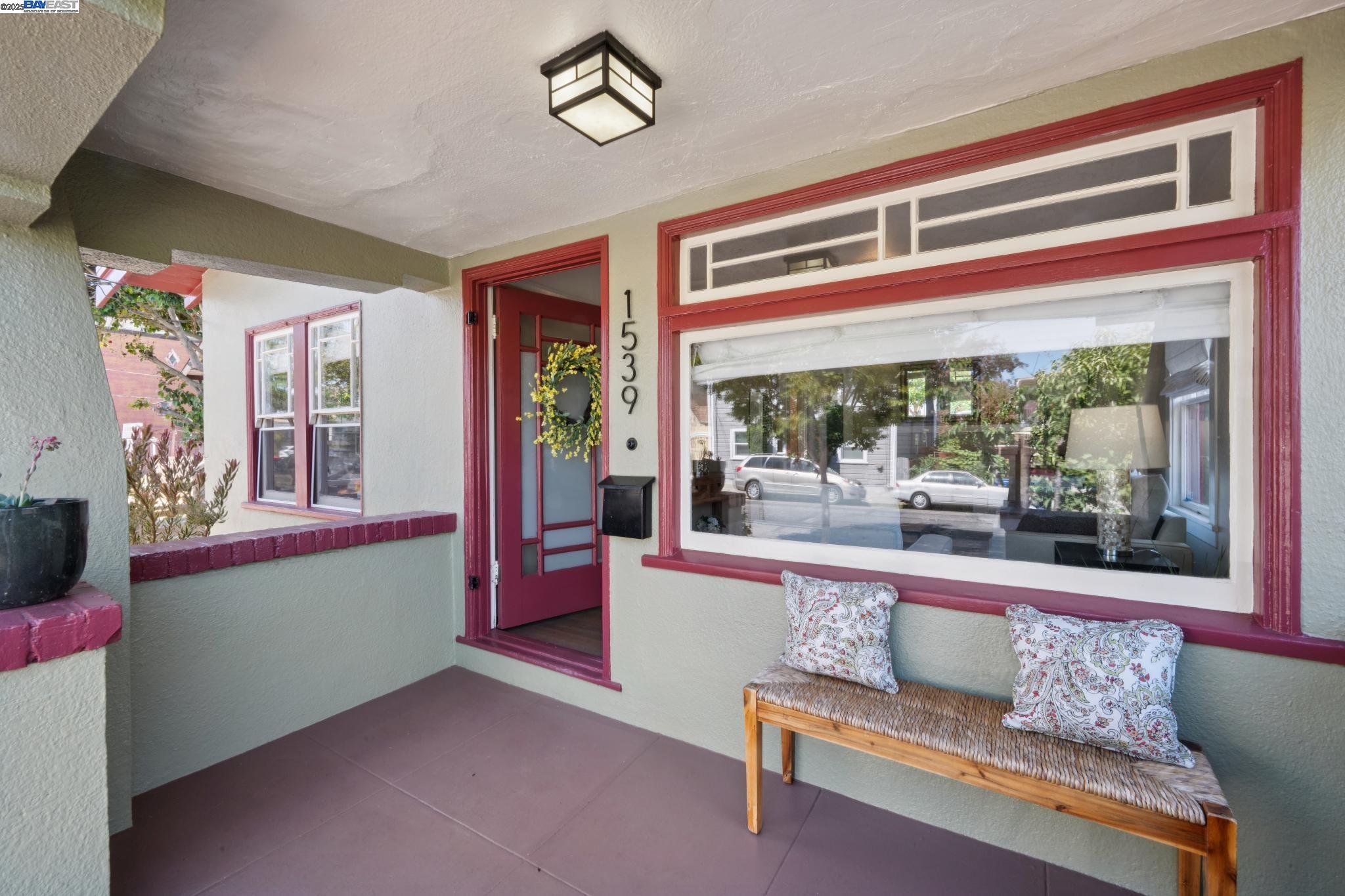 Detail Gallery Image 5 of 42 For 1539 6th St, Alameda,  CA 94501 - 2 Beds | 1 Baths