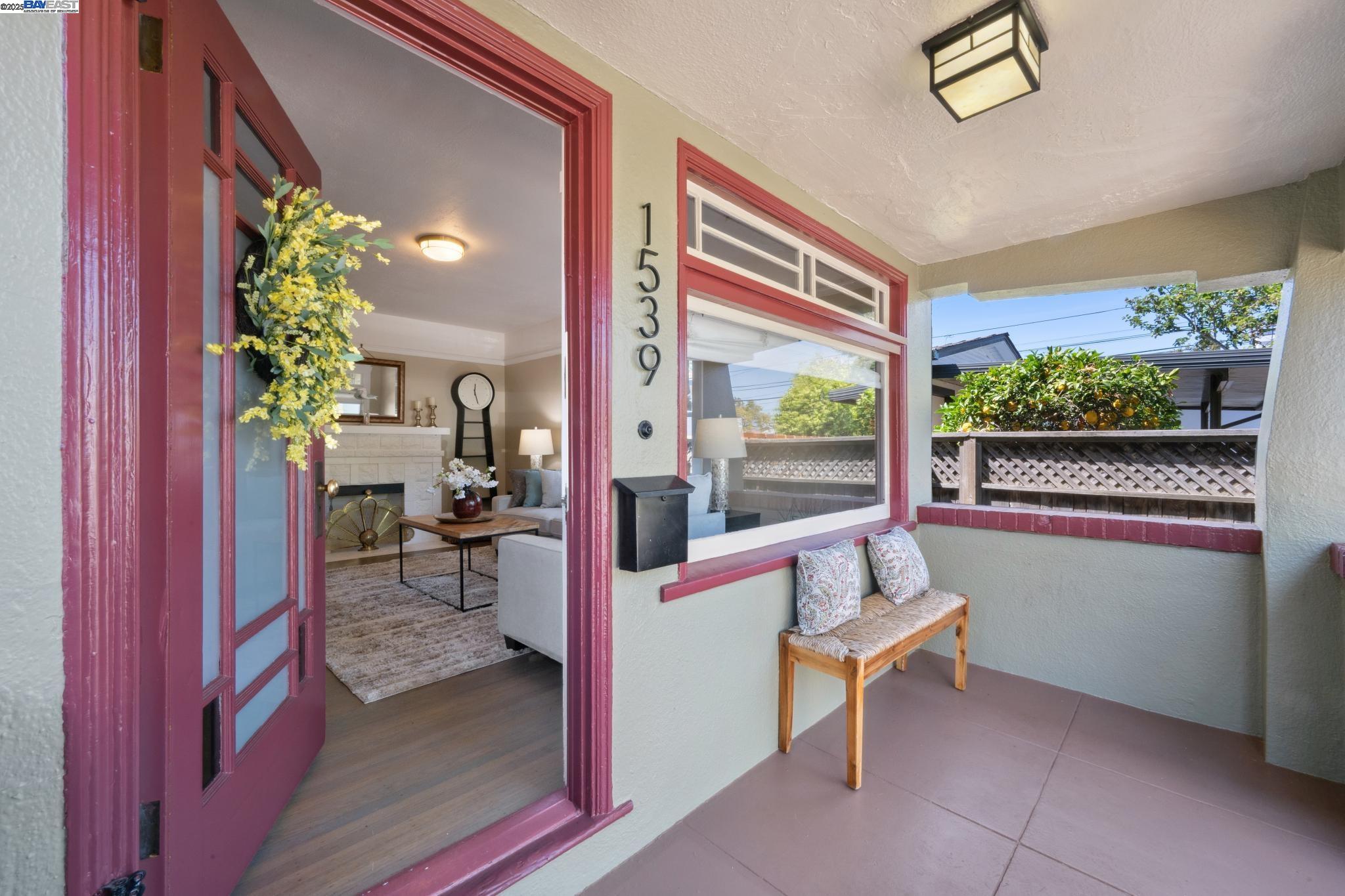 Detail Gallery Image 6 of 42 For 1539 6th St, Alameda,  CA 94501 - 2 Beds | 1 Baths