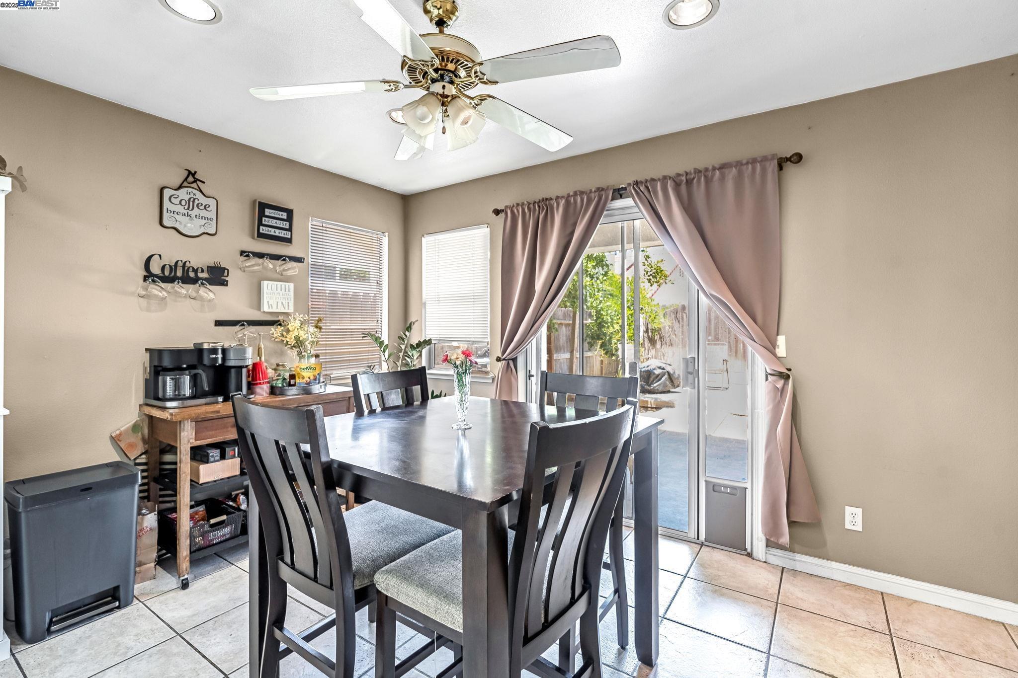 Detail Gallery Image 16 of 28 For 4328 W Cambridge Ave, Fresno,  CA 93722 - 3 Beds | 2 Baths