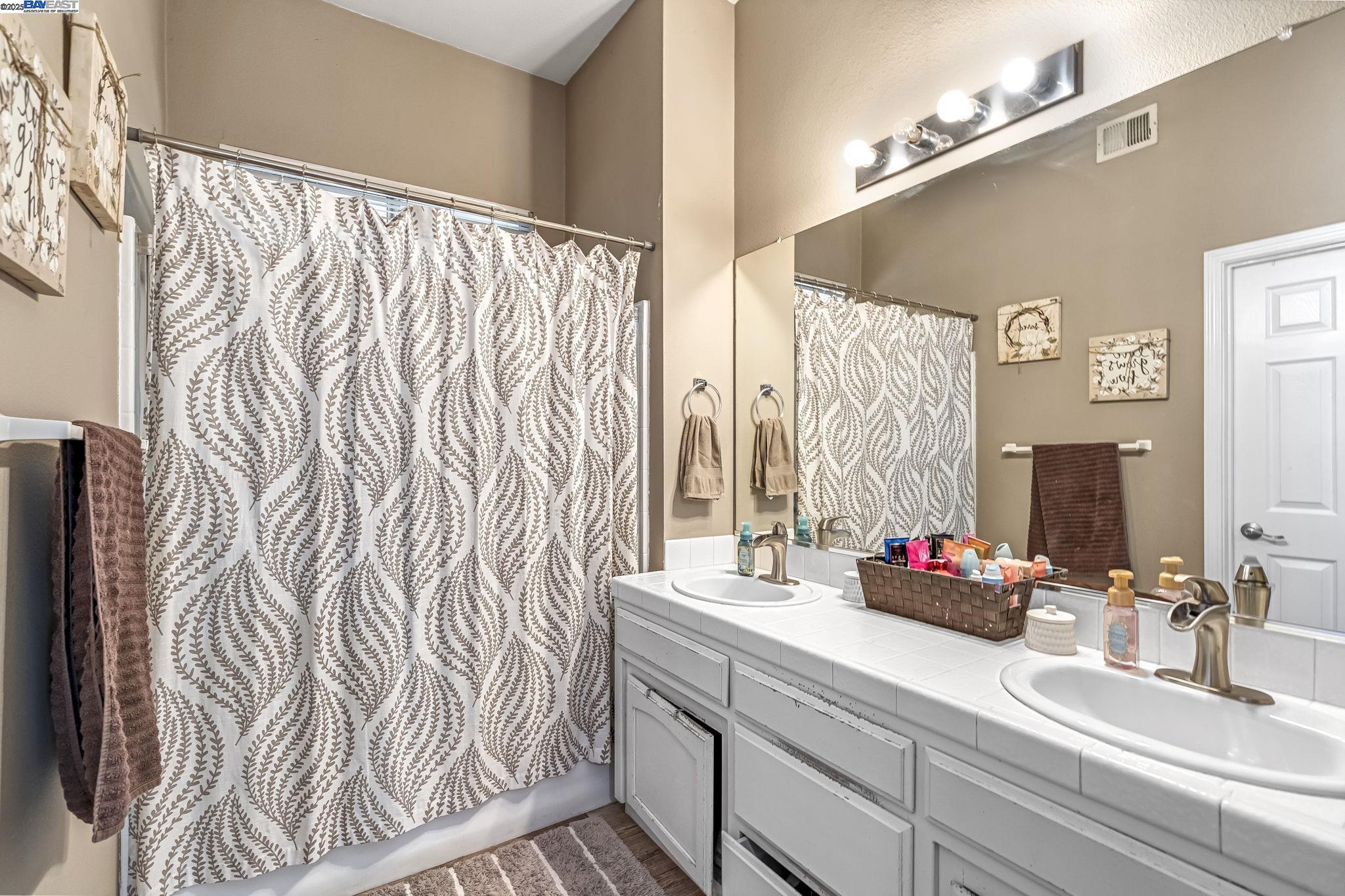 Detail Gallery Image 19 of 28 For 4328 W Cambridge Ave, Fresno,  CA 93722 - 3 Beds | 2 Baths