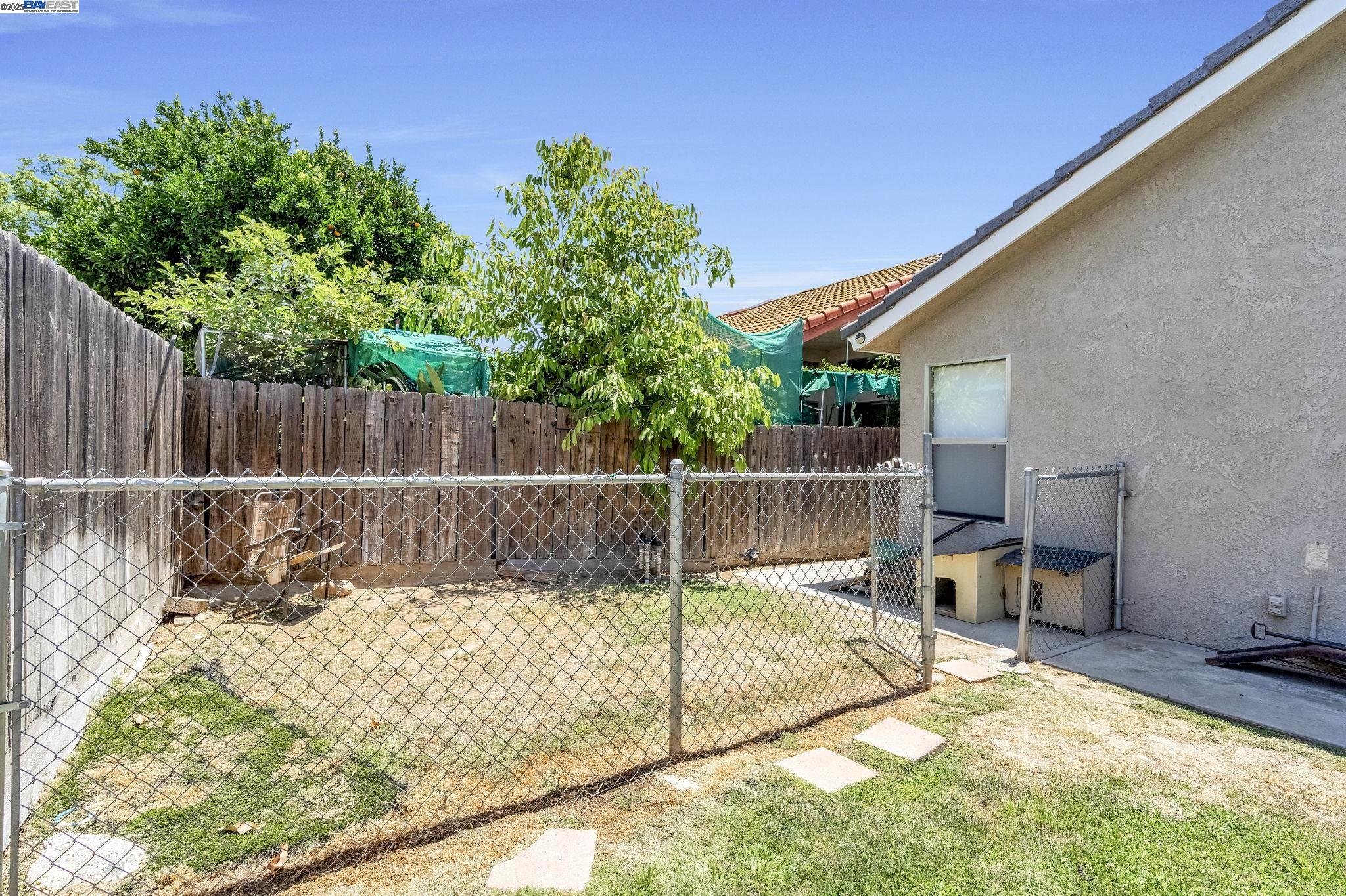 Detail Gallery Image 25 of 28 For 4328 W Cambridge Ave, Fresno,  CA 93722 - 3 Beds | 2 Baths