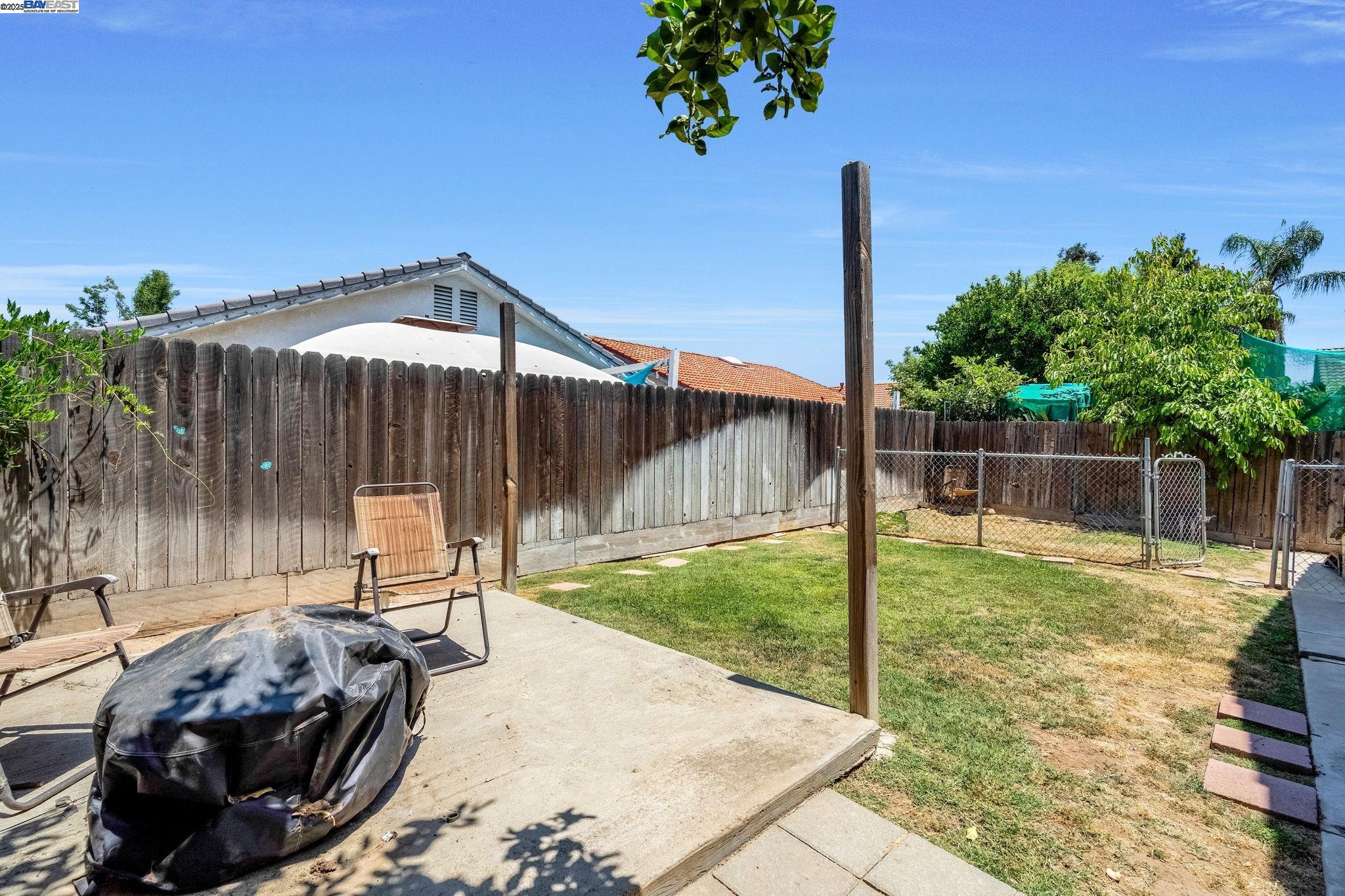 Detail Gallery Image 27 of 28 For 4328 W Cambridge Ave, Fresno,  CA 93722 - 3 Beds | 2 Baths