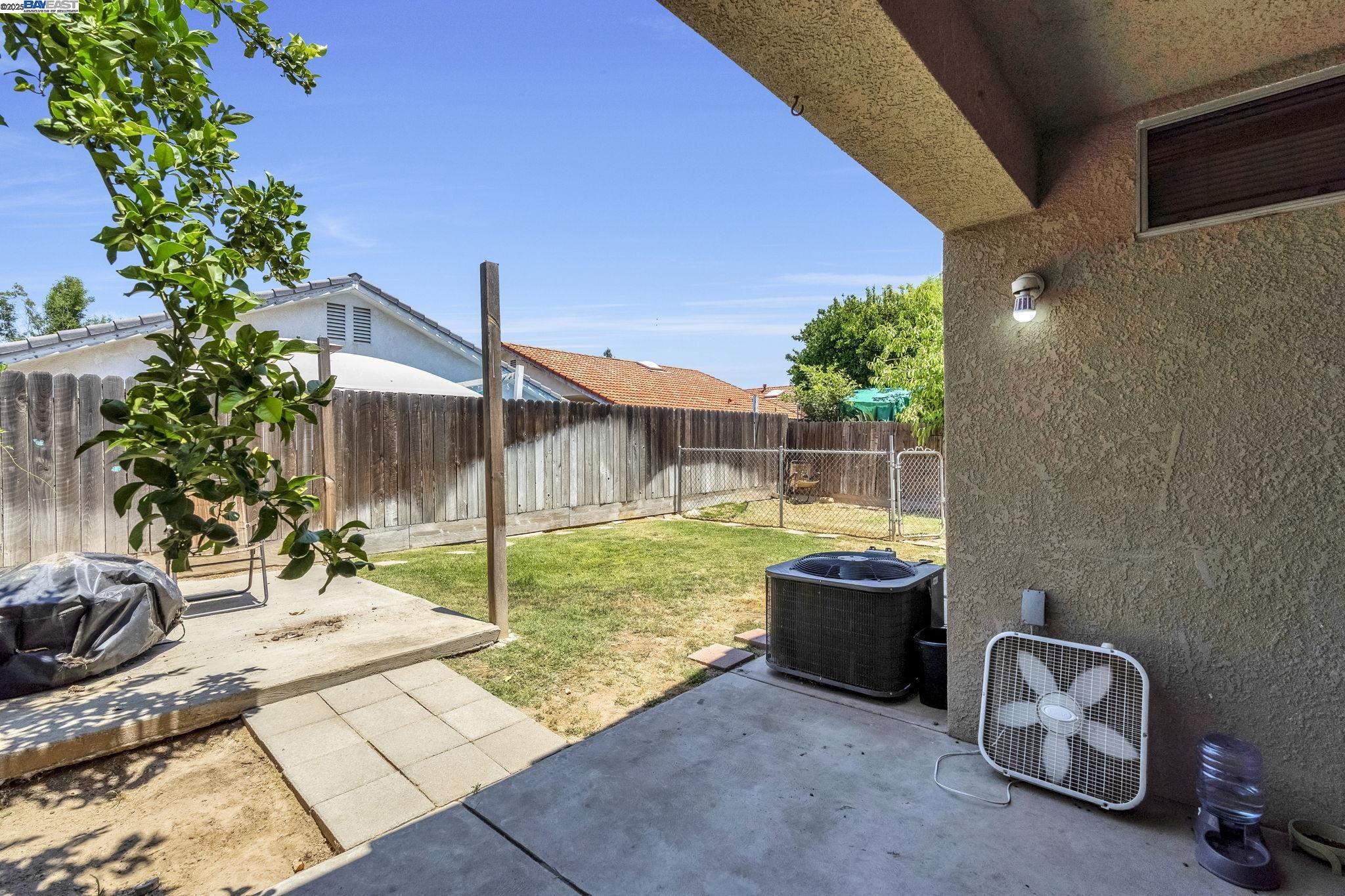 Detail Gallery Image 28 of 28 For 4328 W Cambridge Ave, Fresno,  CA 93722 - 3 Beds | 2 Baths