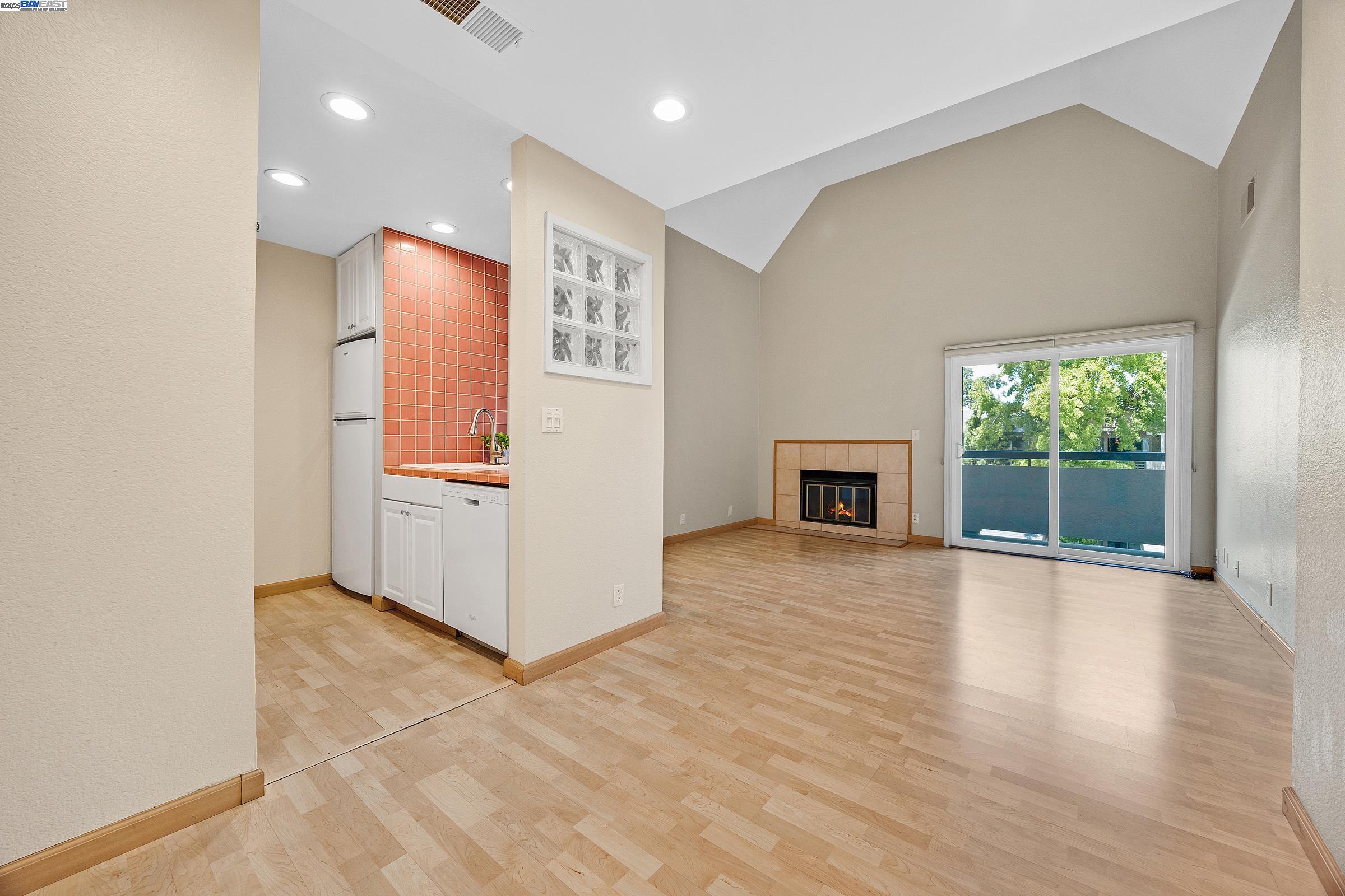 Photo #6: 41103023 Listing 