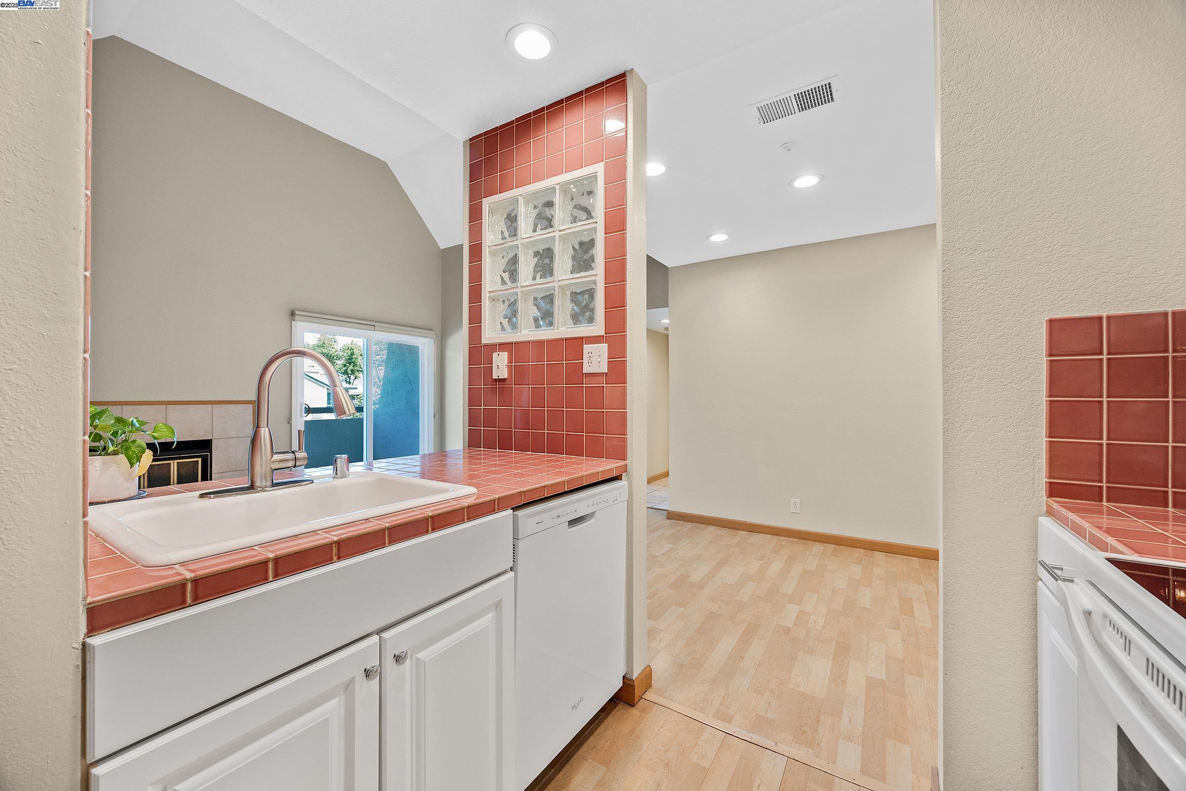 Photo #7: 41103023 Listing: Photo #7