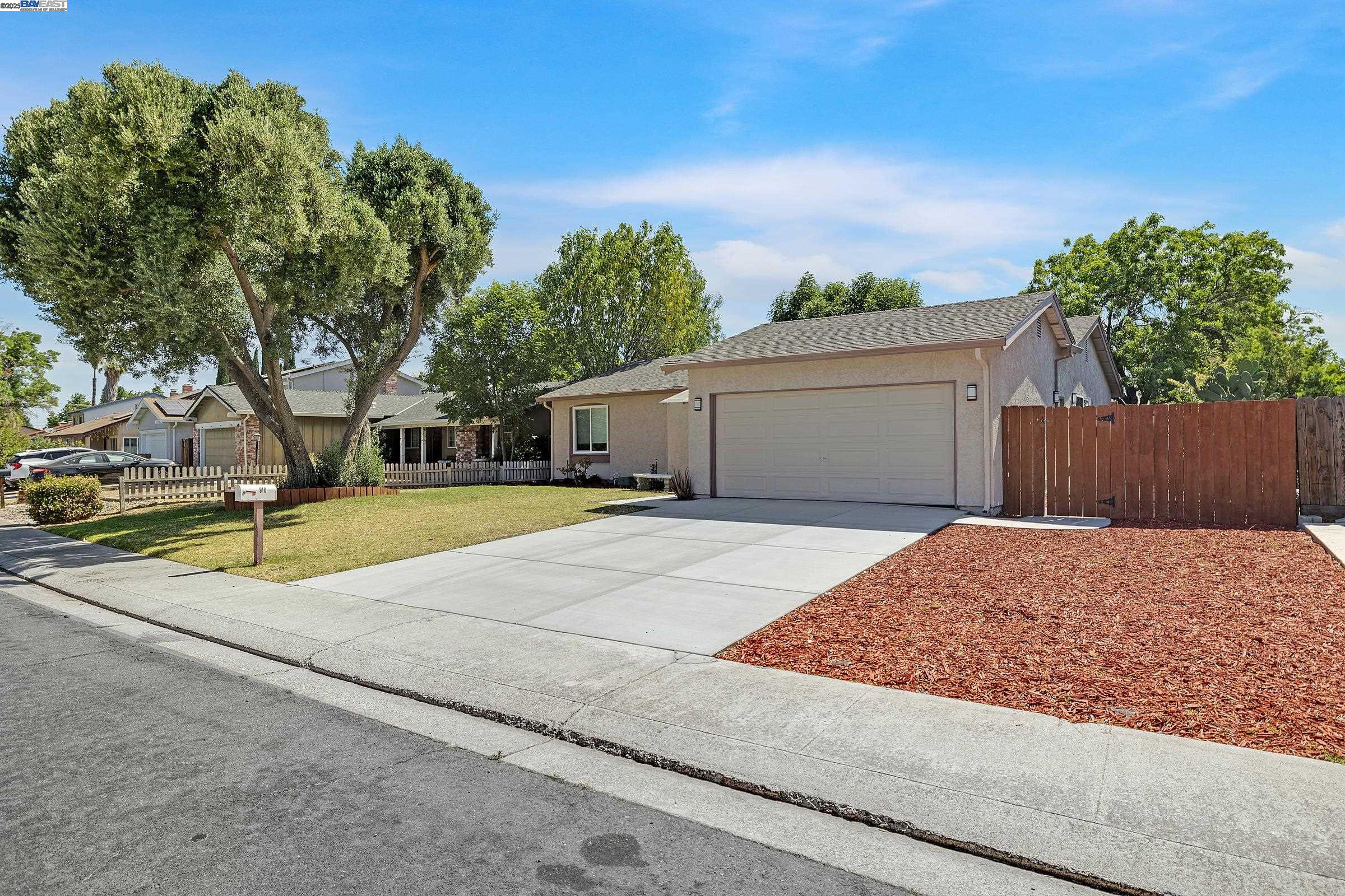 Thumbnail for 910 Amaretto Dr, Tracy, CA 95376