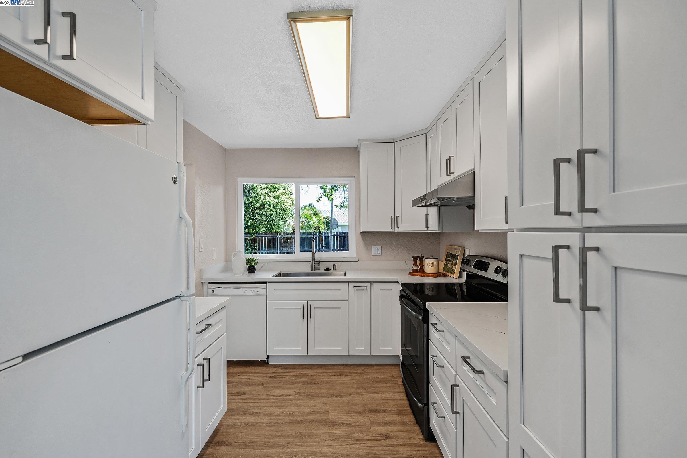 Detail Gallery Image 11 of 29 For 910 Amaretto Dr, Tracy,  CA 95376 - 3 Beds | 2 Baths