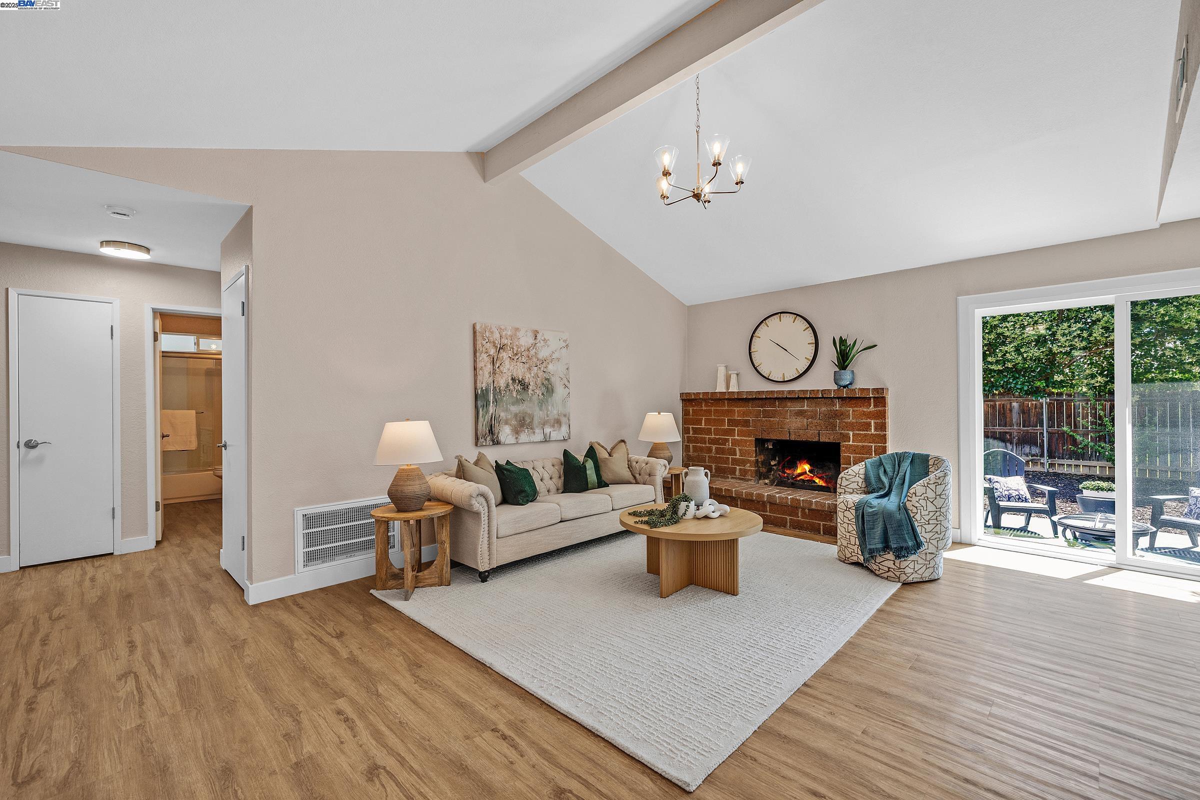 Detail Gallery Image 4 of 29 For 910 Amaretto Dr, Tracy,  CA 95376 - 3 Beds | 2 Baths
