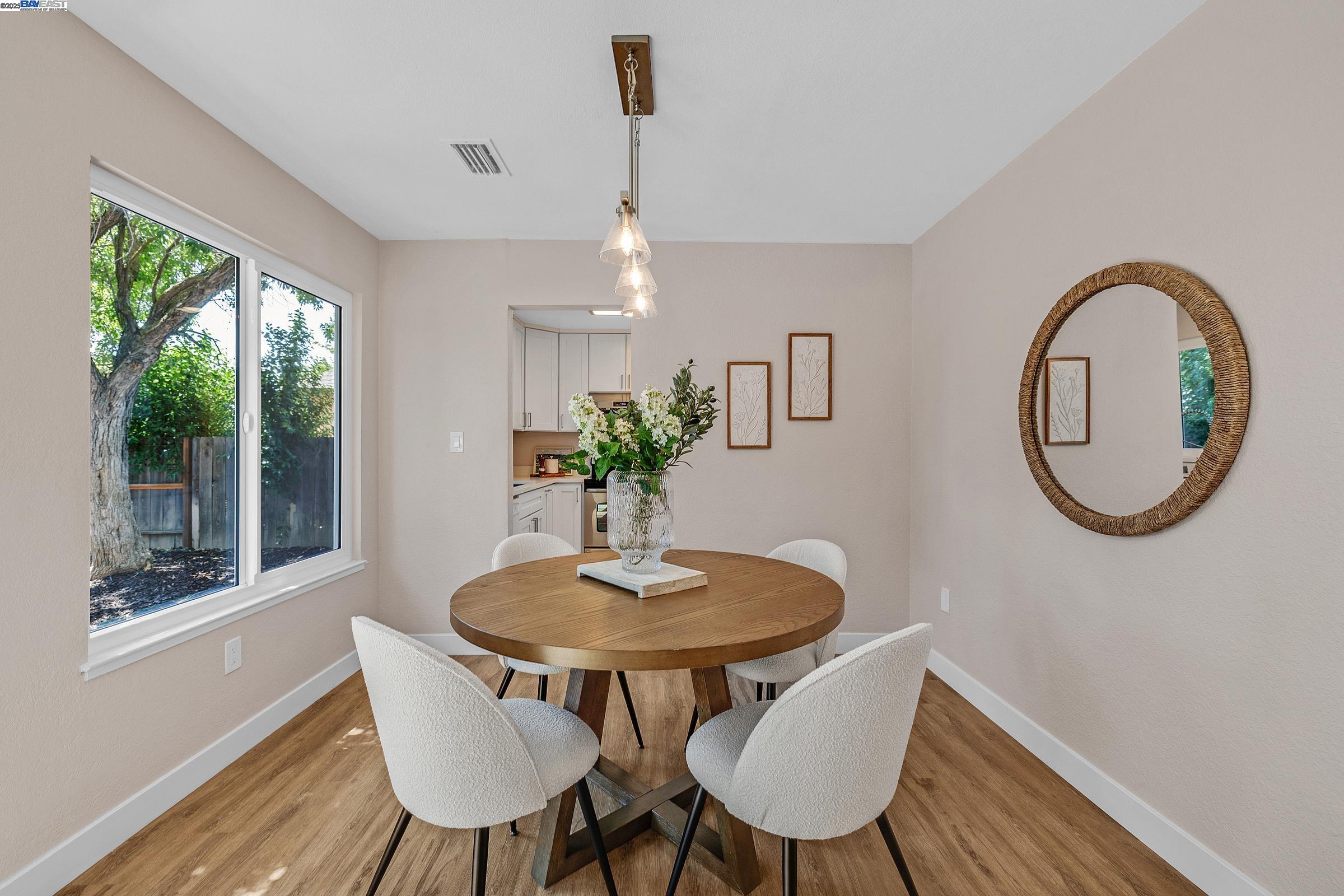 Detail Gallery Image 6 of 29 For 910 Amaretto Dr, Tracy,  CA 95376 - 3 Beds | 2 Baths