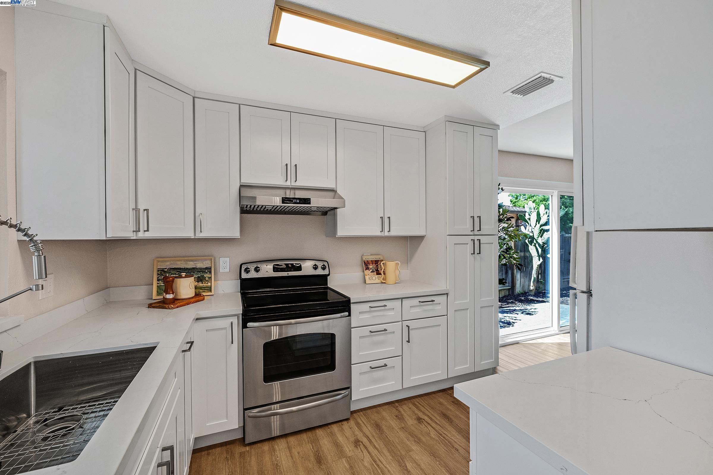 Detail Gallery Image 7 of 29 For 910 Amaretto Dr, Tracy,  CA 95376 - 3 Beds | 2 Baths