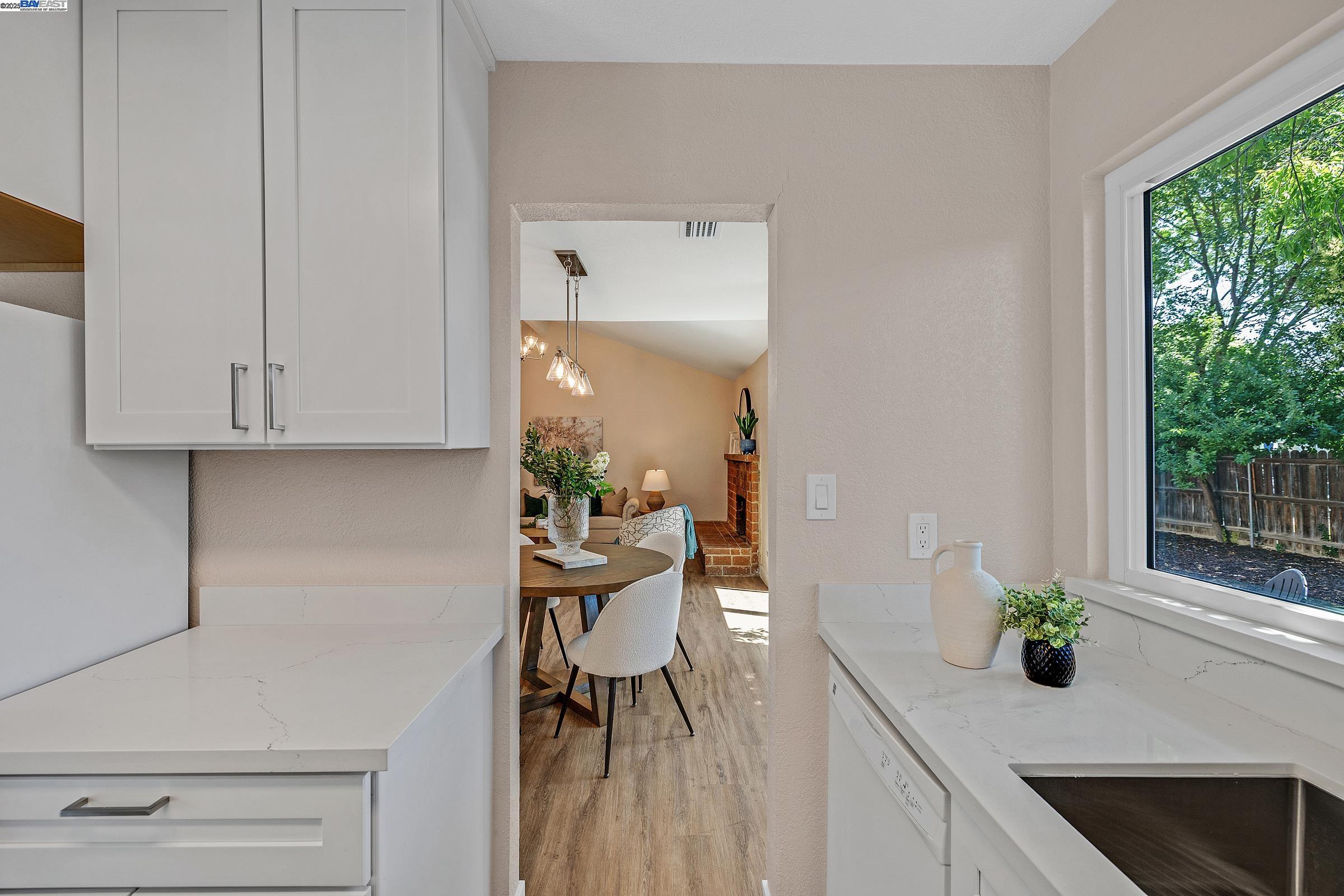 Detail Gallery Image 10 of 29 For 910 Amaretto Dr, Tracy,  CA 95376 - 3 Beds | 2 Baths