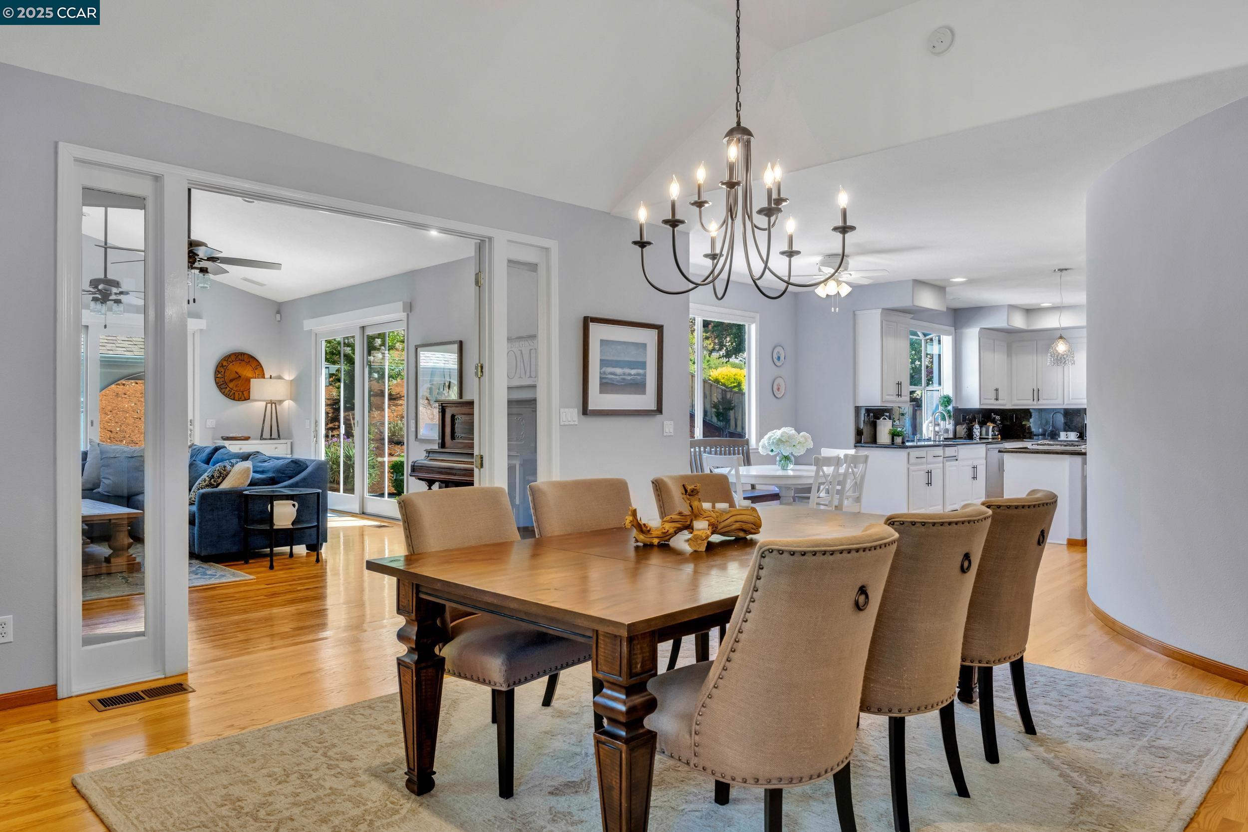 Detail Gallery Image 11 of 51 For 3832 Arbolado Dr, Walnut Creek,  CA 94598 - 5 Beds | 3 Baths