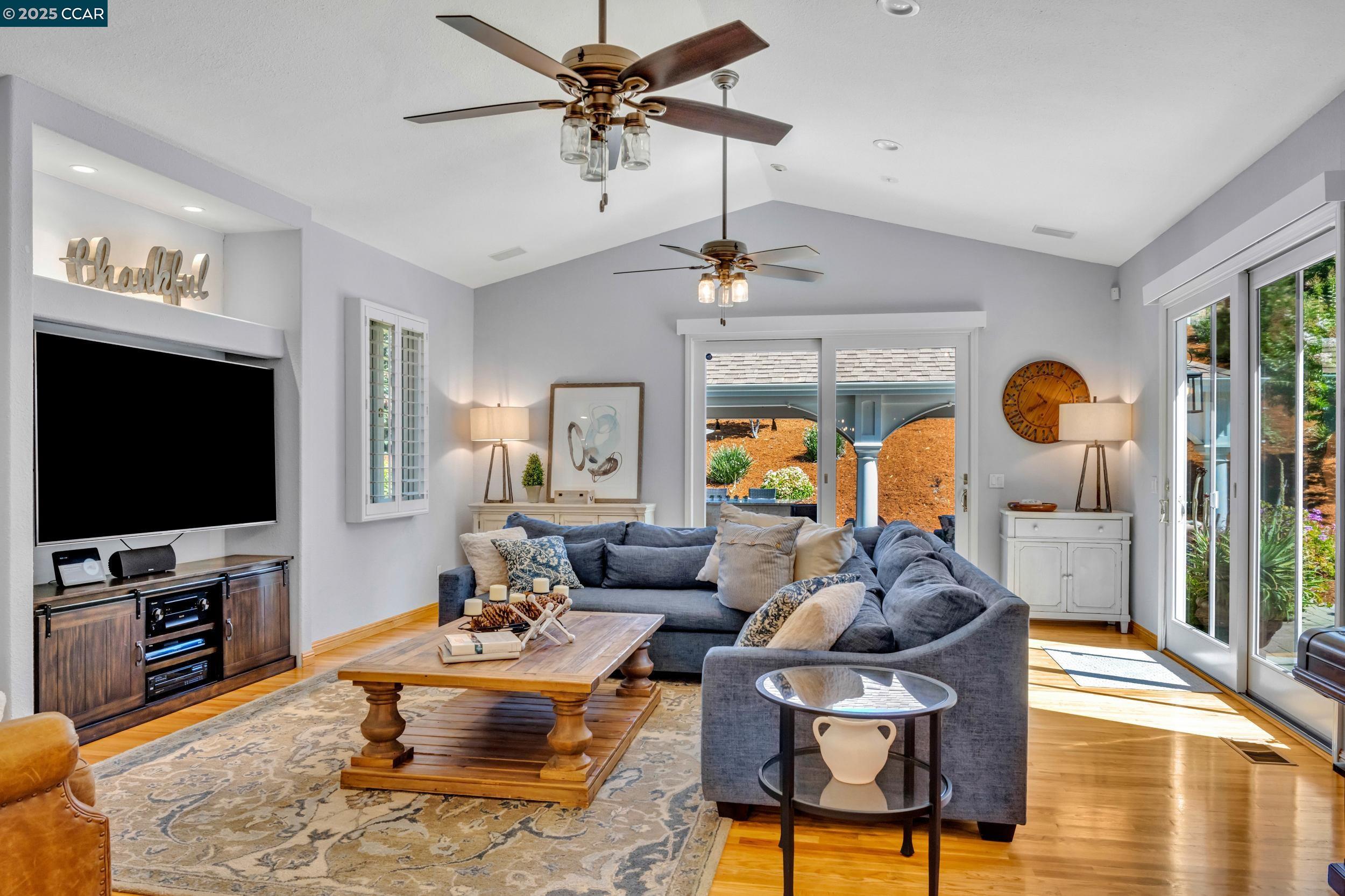 Detail Gallery Image 4 of 51 For 3832 Arbolado Dr, Walnut Creek,  CA 94598 - 5 Beds | 3 Baths