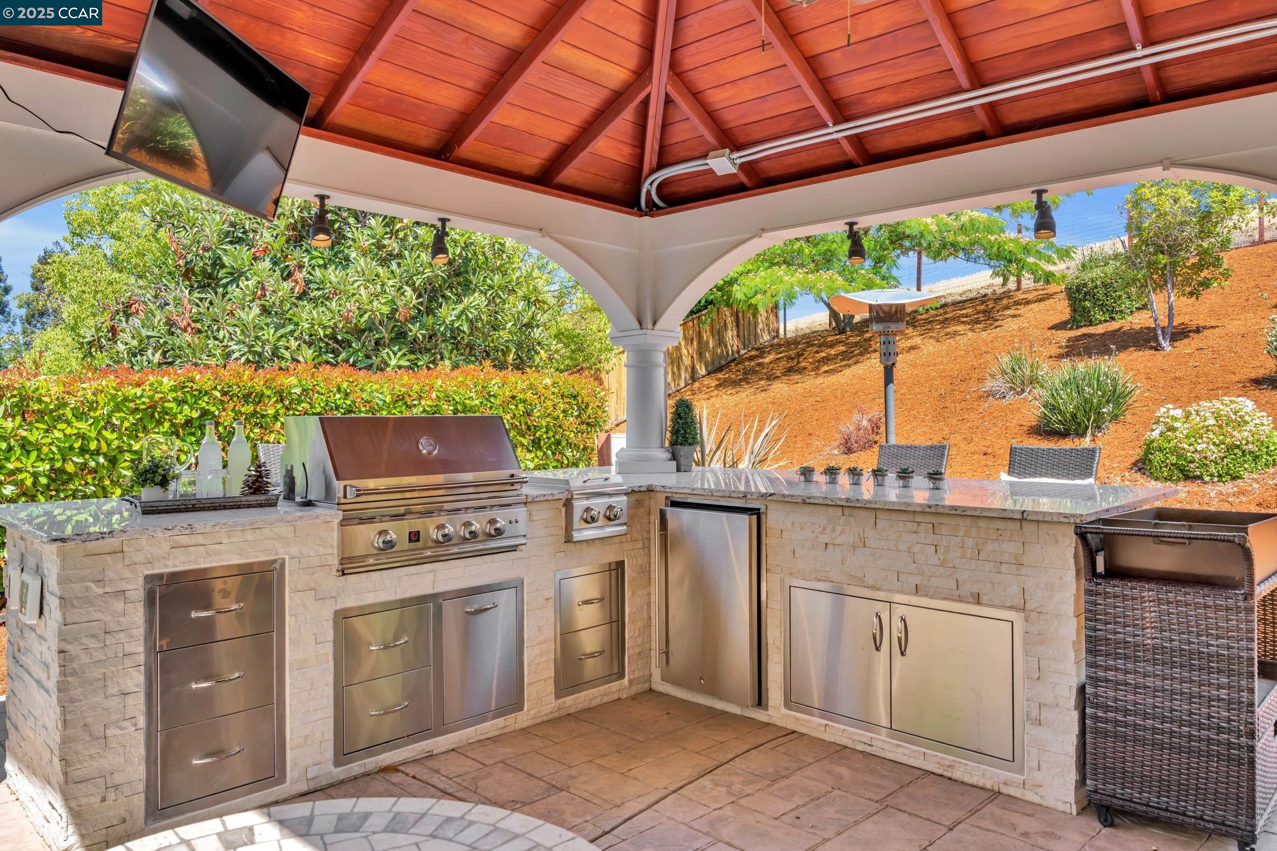 Detail Gallery Image 33 of 51 For 3832 Arbolado Dr, Walnut Creek,  CA 94598 - 5 Beds | 3 Baths