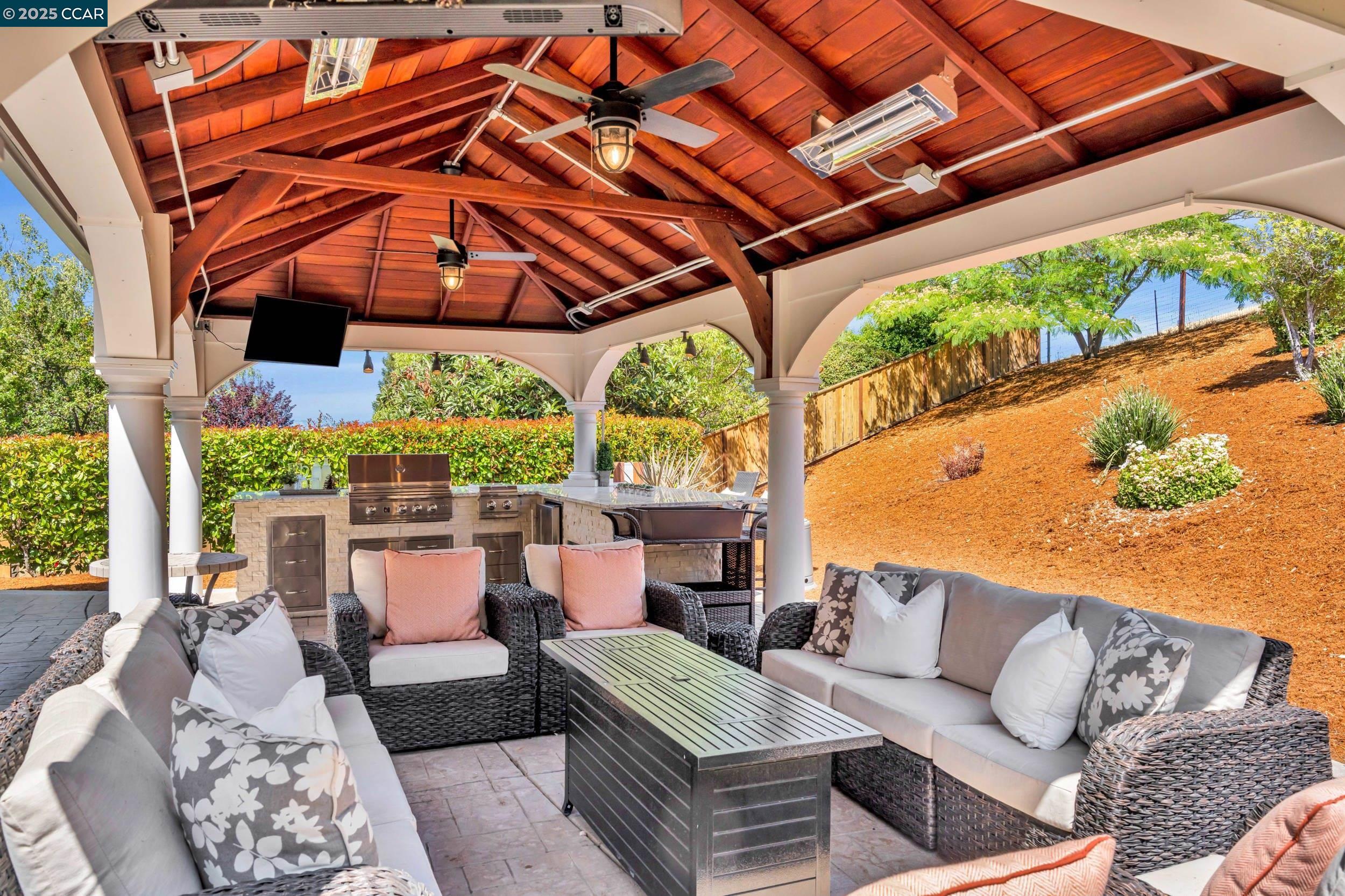 Detail Gallery Image 37 of 51 For 3832 Arbolado Dr, Walnut Creek,  CA 94598 - 5 Beds | 3 Baths