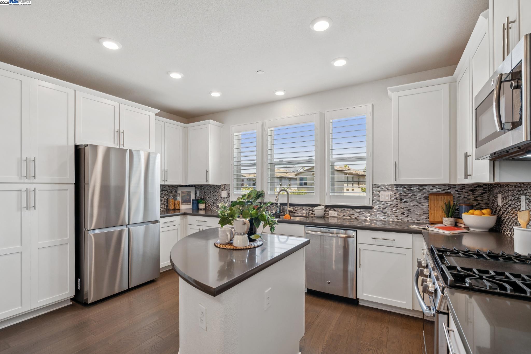 Detail Gallery Image 11 of 48 For 1815 Balsa St, Alameda,  CA 94501 - 3 Beds | 3/1 Baths