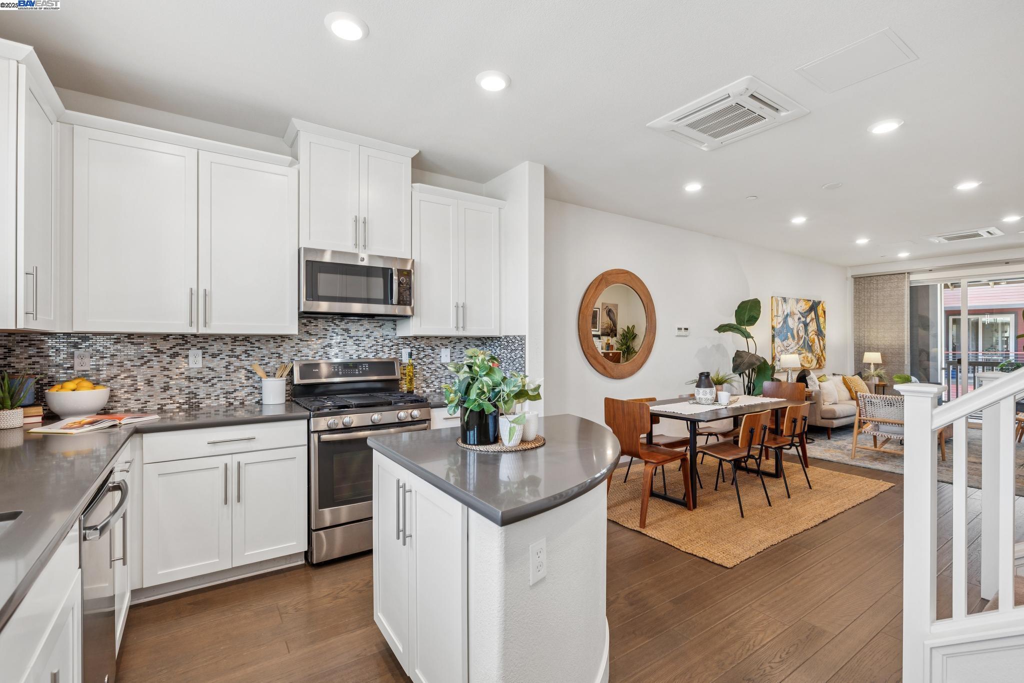 Detail Gallery Image 13 of 48 For 1815 Balsa St, Alameda,  CA 94501 - 3 Beds | 3/1 Baths