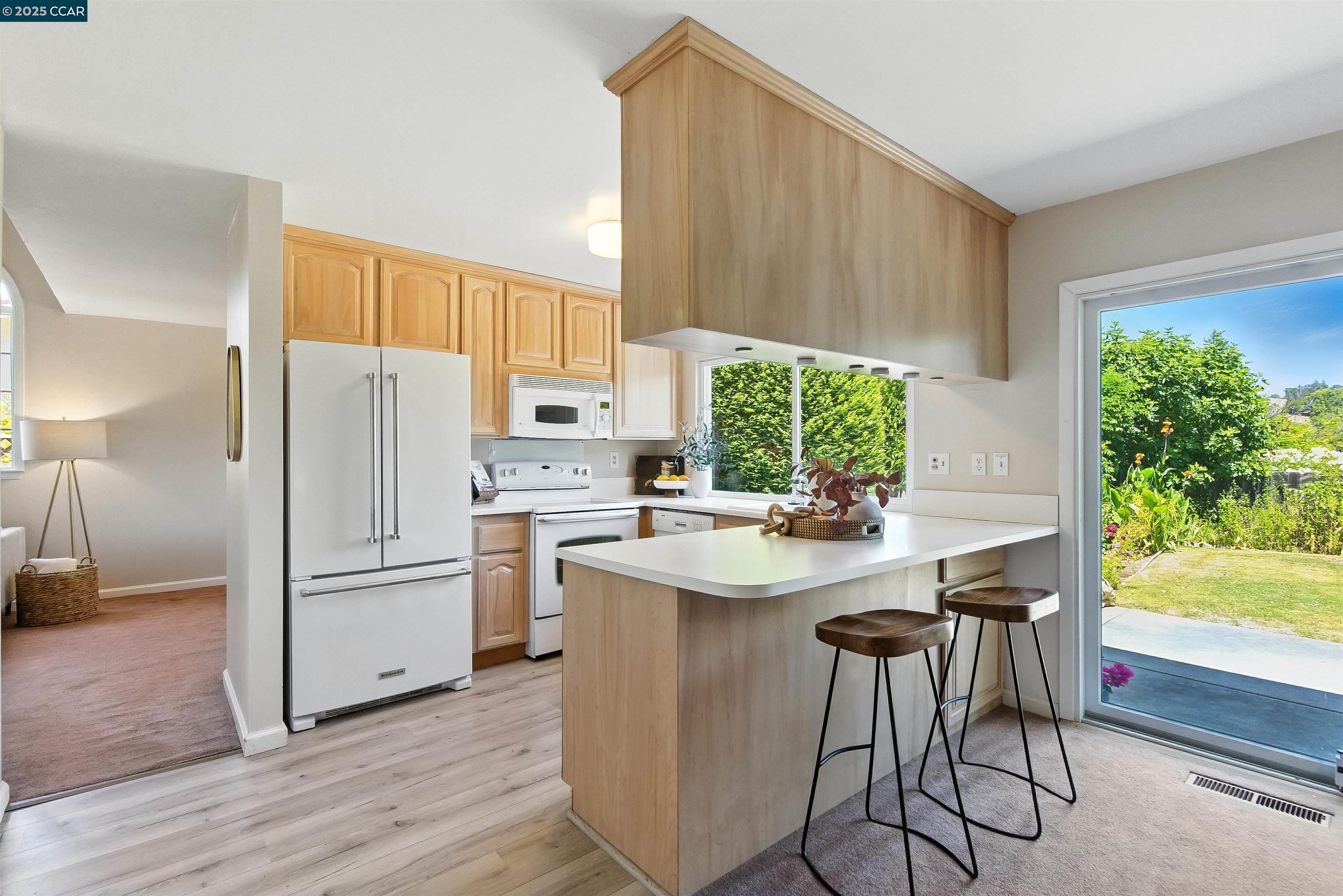Detail Gallery Image 12 of 36 For 6521 Westfield Ct, Martinez,  CA 94553 - 4 Beds | 3 Baths