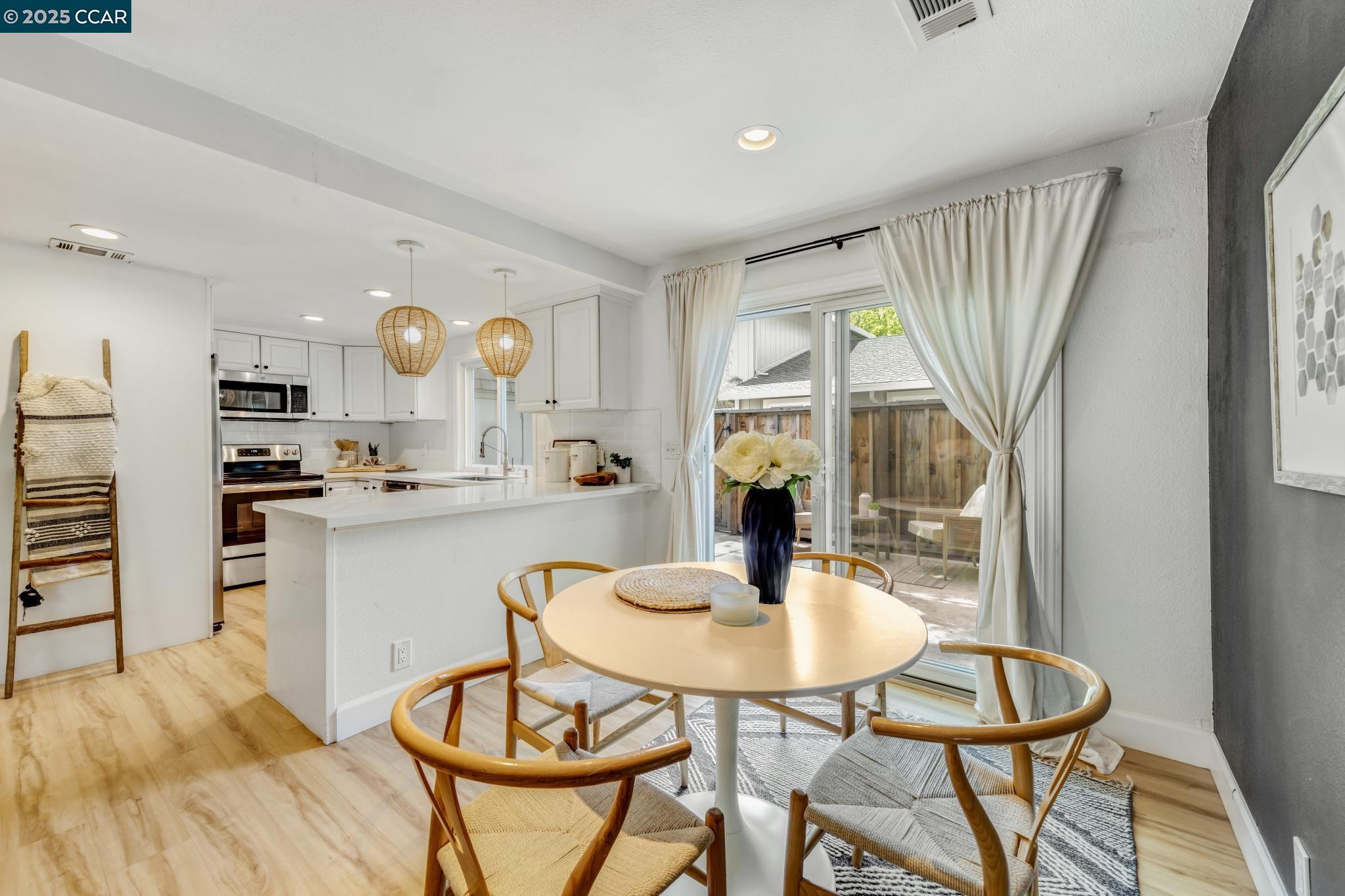 Photo #5: 41103029 Listing 