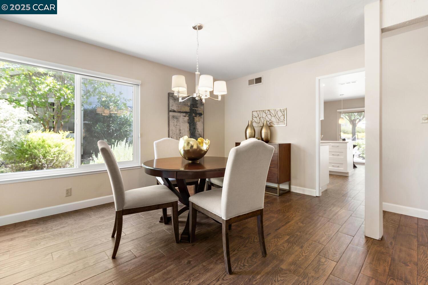 Photo #8: 41103036 Listing: Photo #8