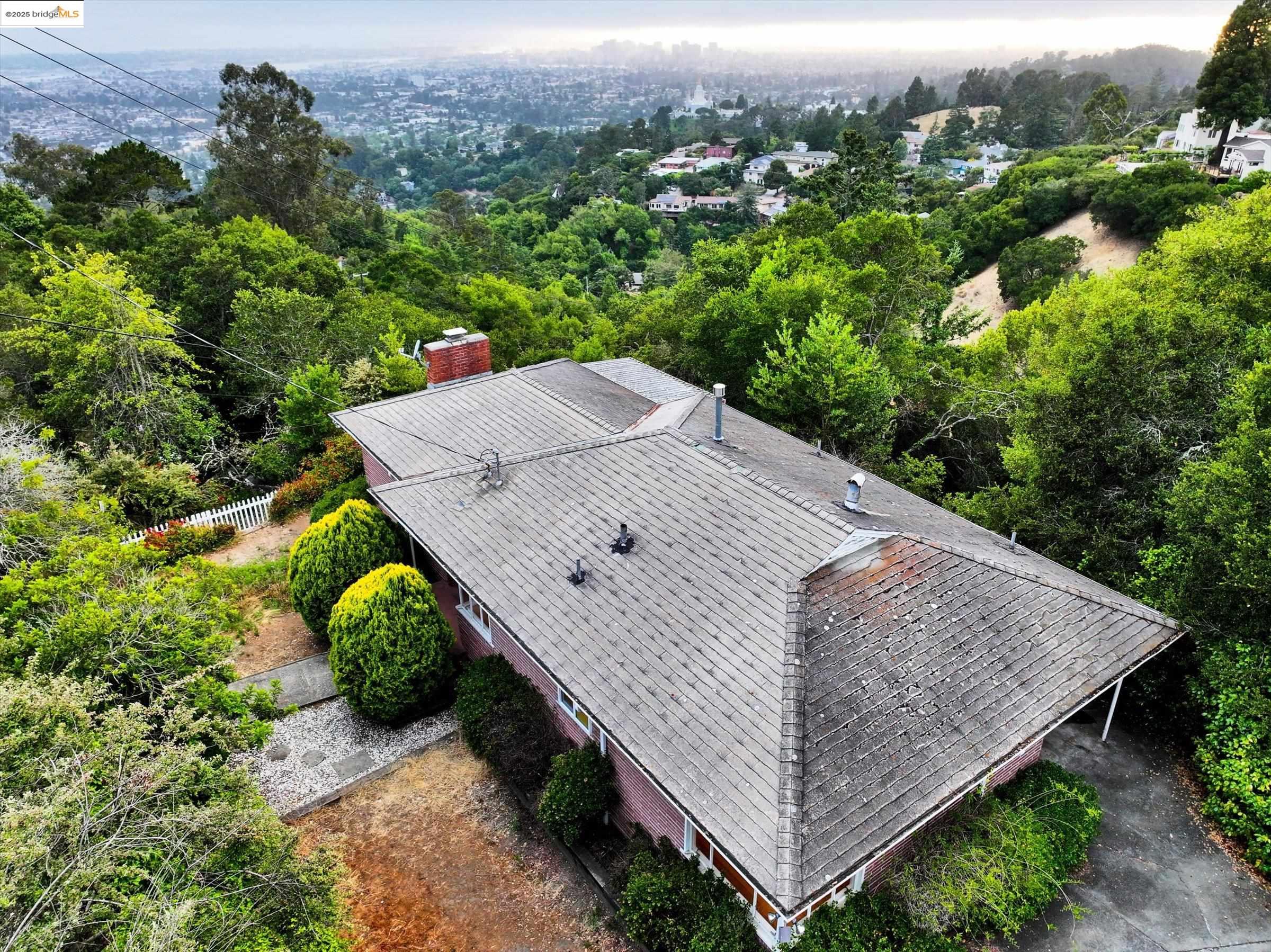 Detail Gallery Image 1 of 1 For 3303 Rubin Dr, Oakland,  CA 94602 - 2 Beds | 1 Baths