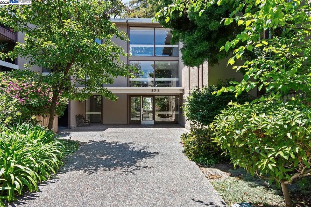 Detail Gallery Image 1 of 1 For 323 Monte Vista Ave #303,  Oakland,  CA 94611 - 1 Beds | 1 Baths