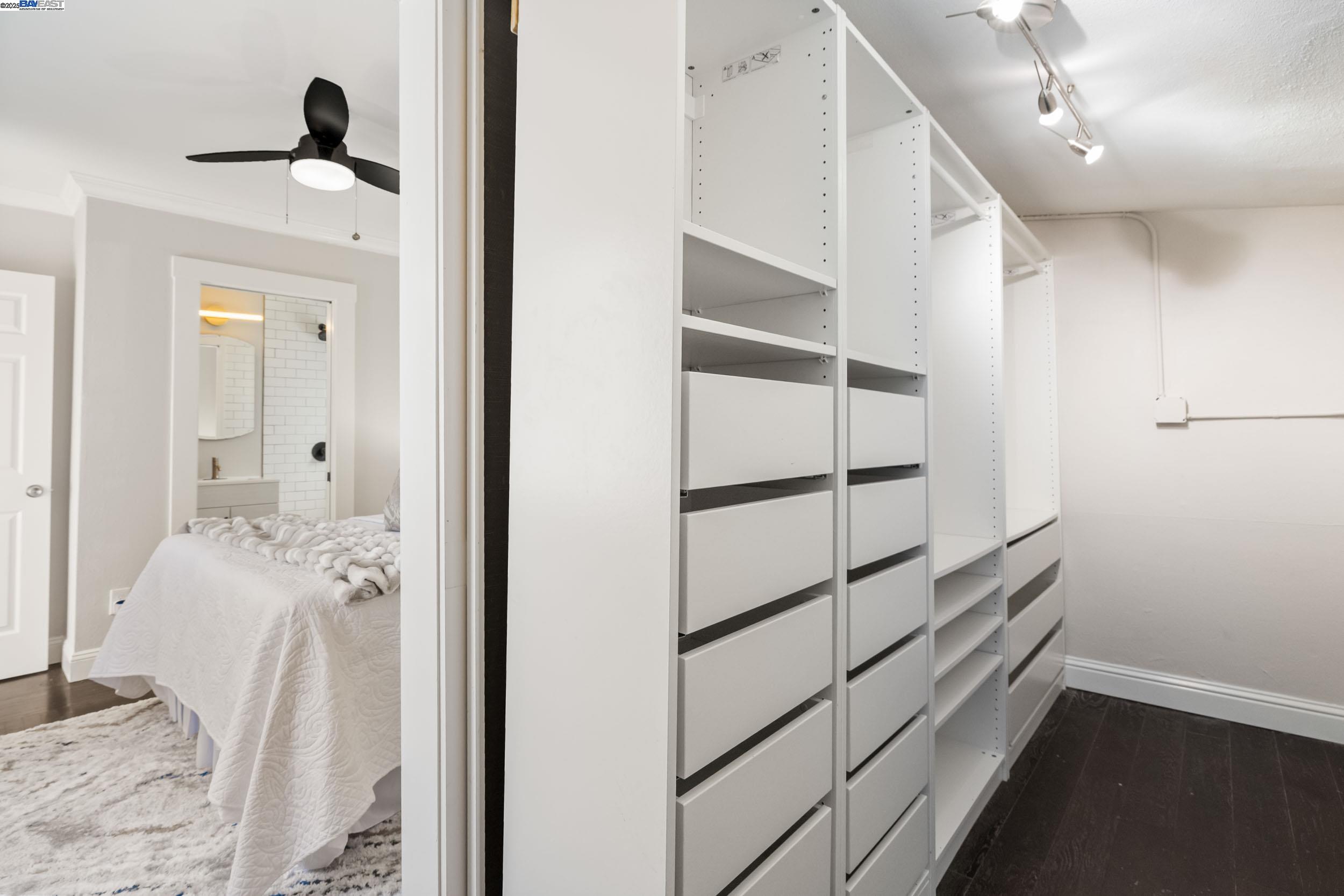 Detail Gallery Image 14 of 28 For 2133 E 30th St, Oakland,  CA 94606 - 3 Beds | 2 Baths