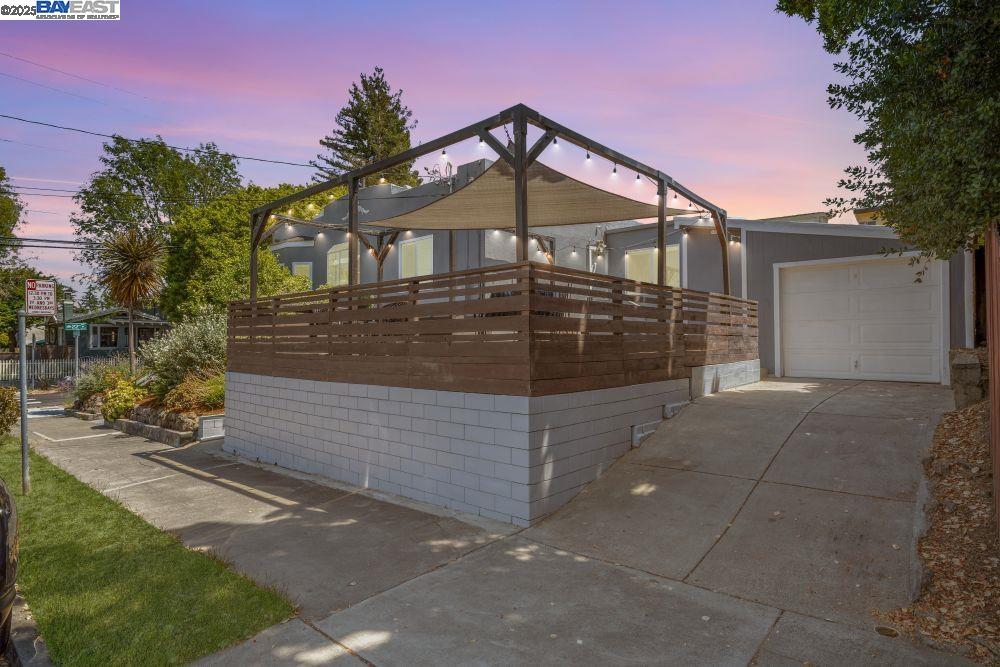 Detail Gallery Image 23 of 28 For 2133 E 30th St, Oakland,  CA 94606 - 3 Beds | 2 Baths