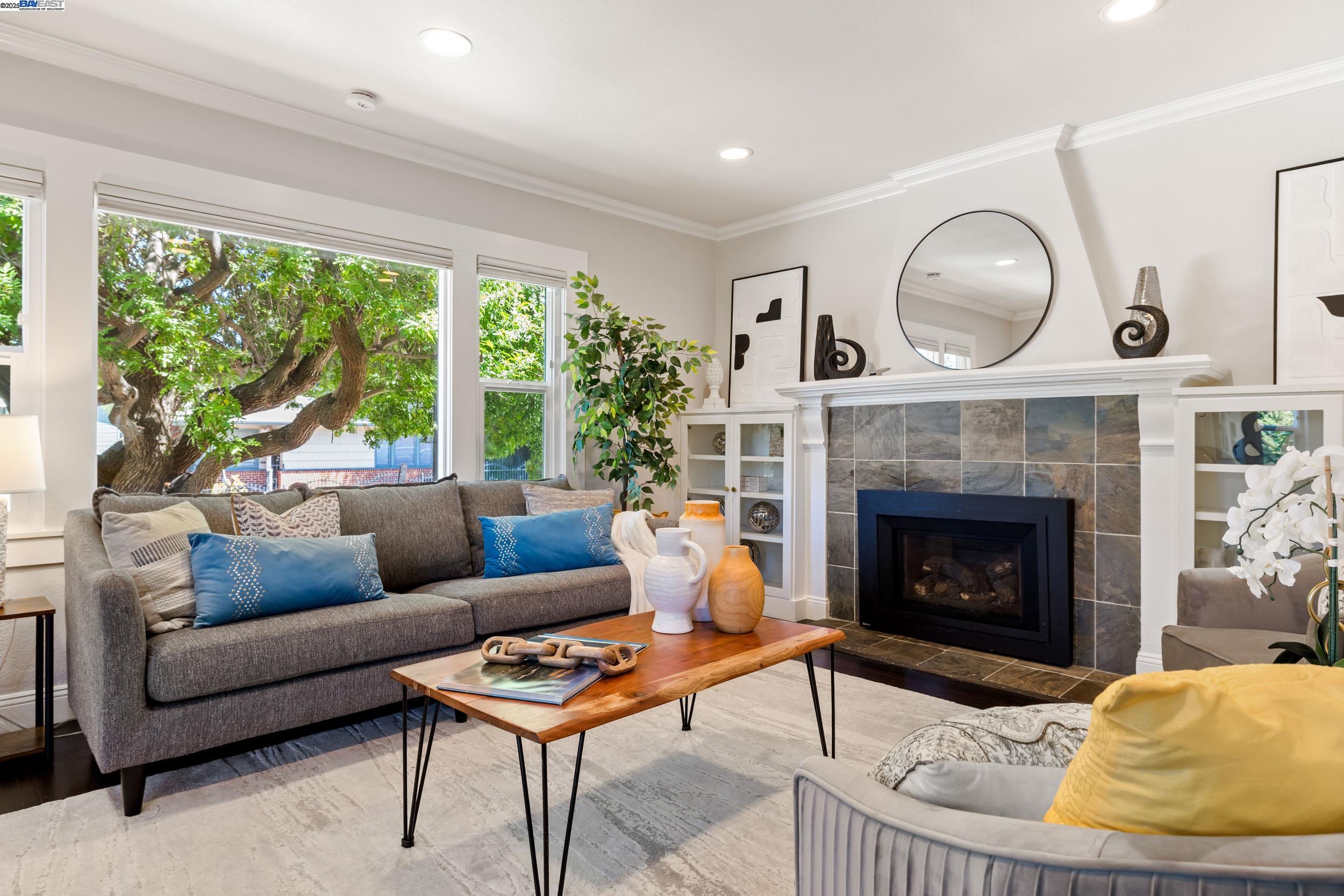Detail Gallery Image 6 of 28 For 2133 E 30th St, Oakland,  CA 94606 - 3 Beds | 2 Baths