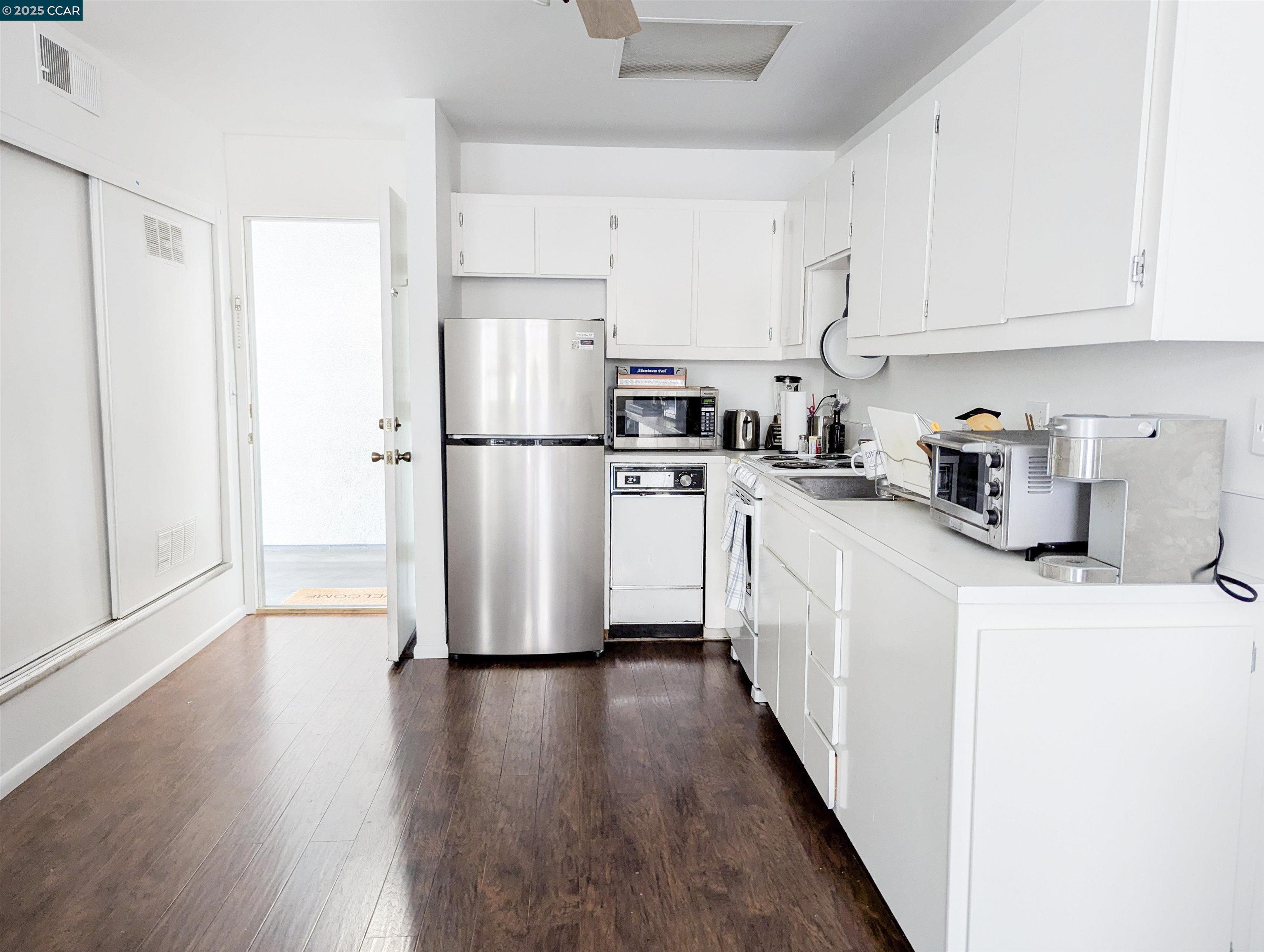 Photo #2: 41103045 Listing 