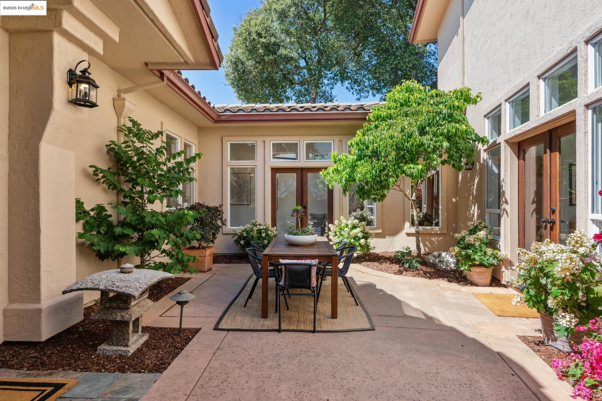 Detail Gallery Image 2 of 60 For 16032 Broadway Ter, Oakland,  CA 94611 - 5 Beds | 4 Baths