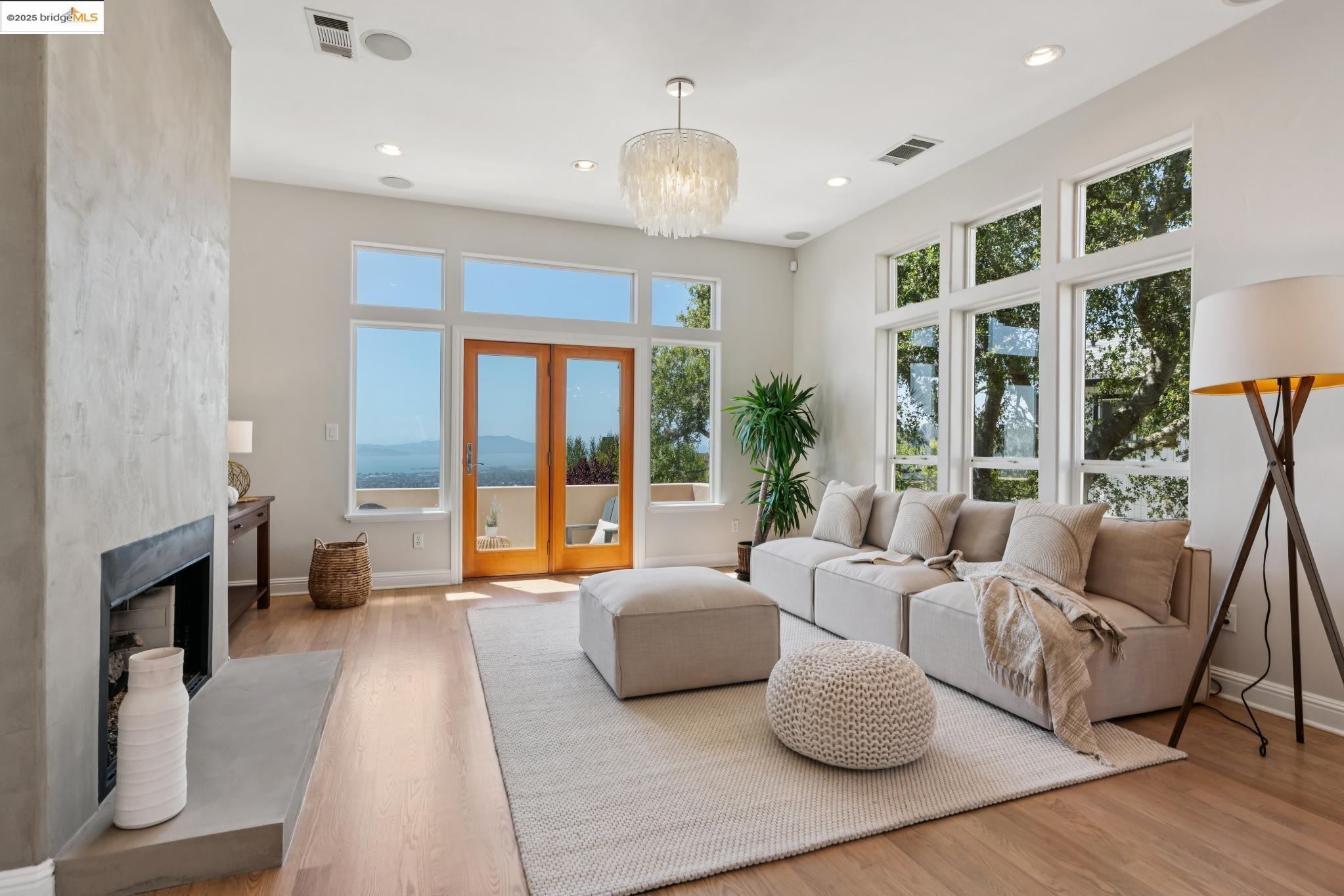 Detail Gallery Image 13 of 60 For 16032 Broadway Ter, Oakland,  CA 94611 - 5 Beds | 4 Baths