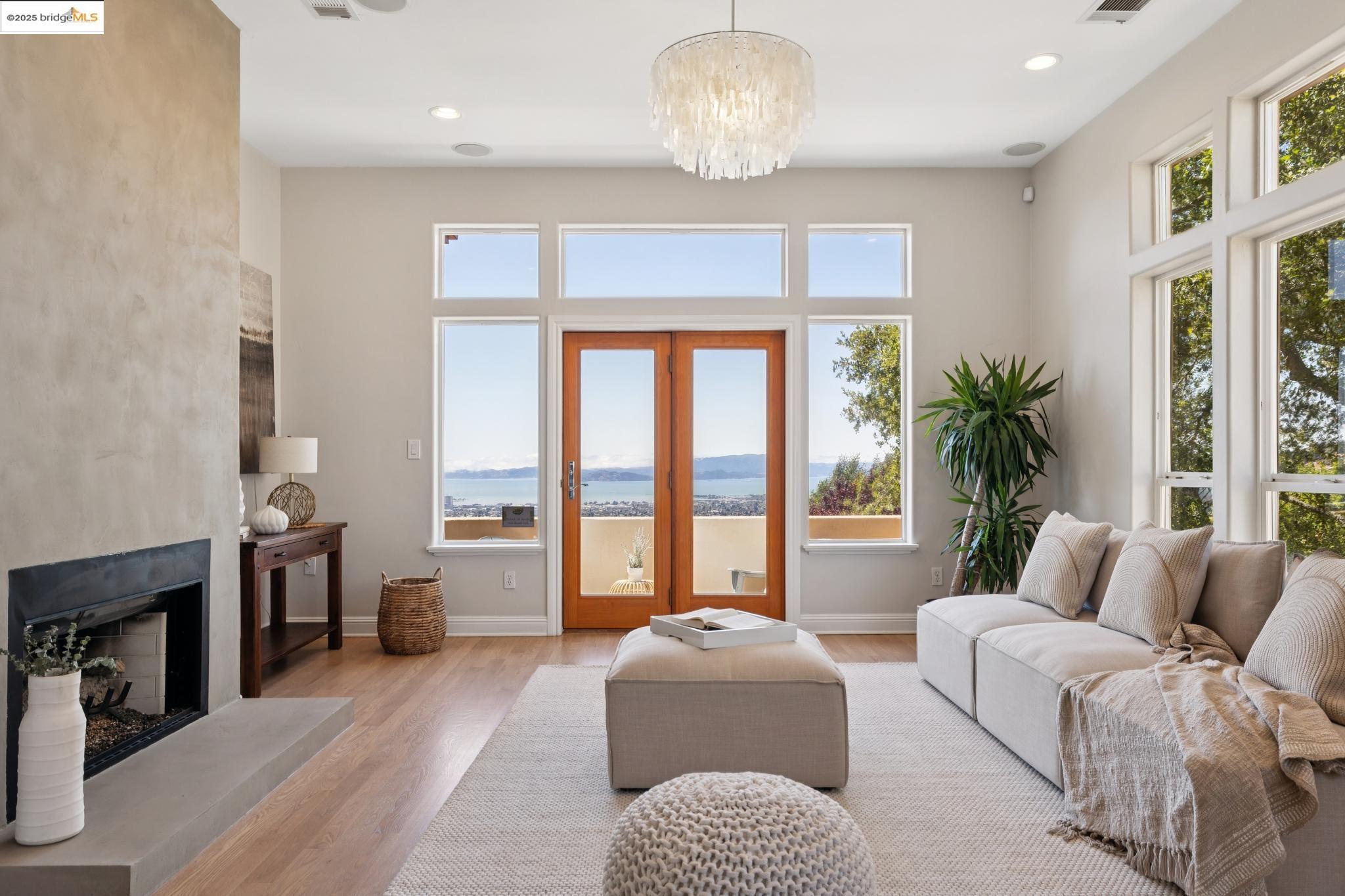 Detail Gallery Image 14 of 60 For 16032 Broadway Ter, Oakland,  CA 94611 - 5 Beds | 4 Baths