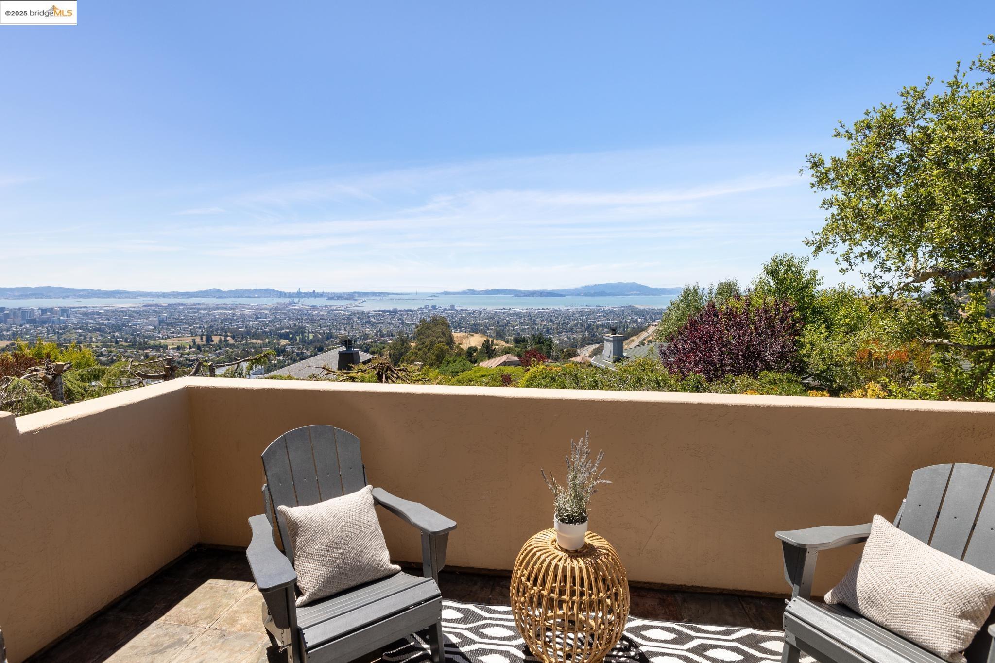 Detail Gallery Image 15 of 60 For 16032 Broadway Ter, Oakland,  CA 94611 - 5 Beds | 4 Baths