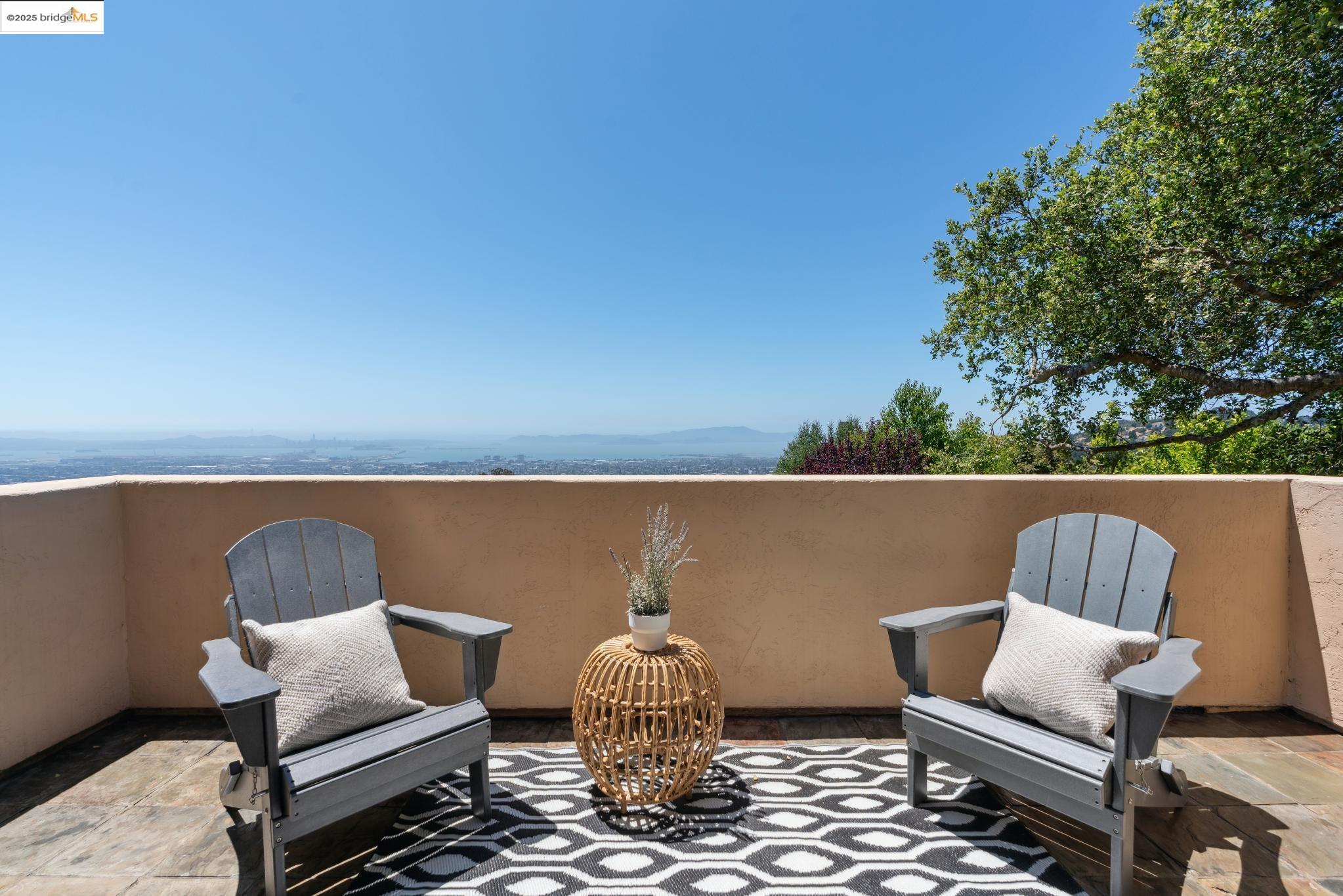 Detail Gallery Image 16 of 60 For 16032 Broadway Ter, Oakland,  CA 94611 - 5 Beds | 4 Baths