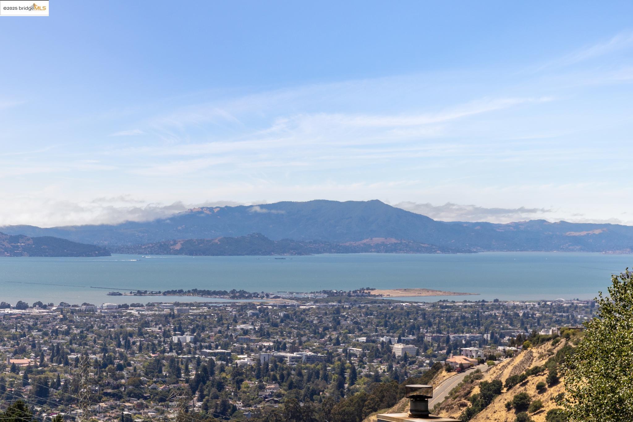 Detail Gallery Image 17 of 60 For 16032 Broadway Ter, Oakland,  CA 94611 - 5 Beds | 4 Baths
