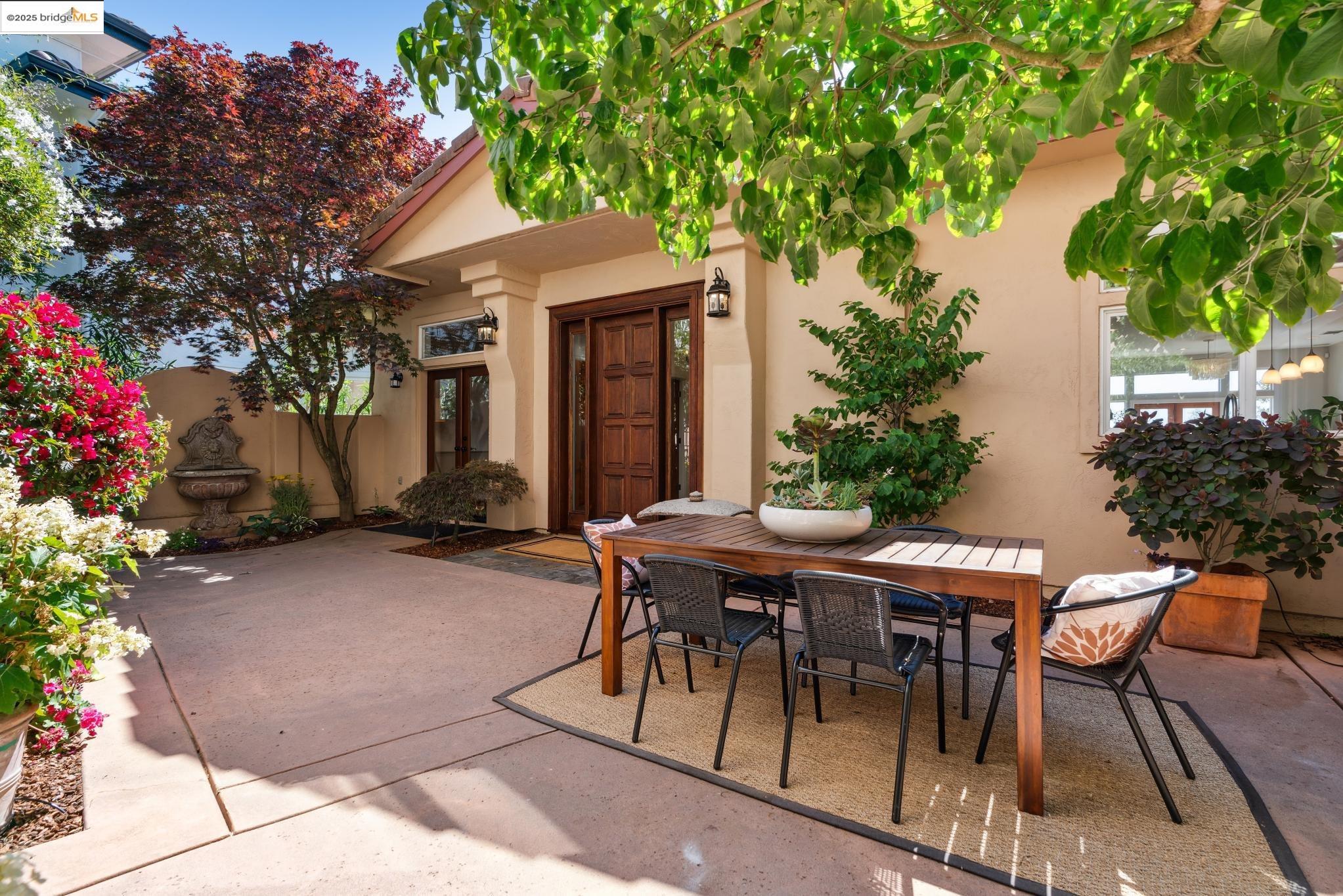 Detail Gallery Image 4 of 60 For 16032 Broadway Ter, Oakland,  CA 94611 - 5 Beds | 4 Baths